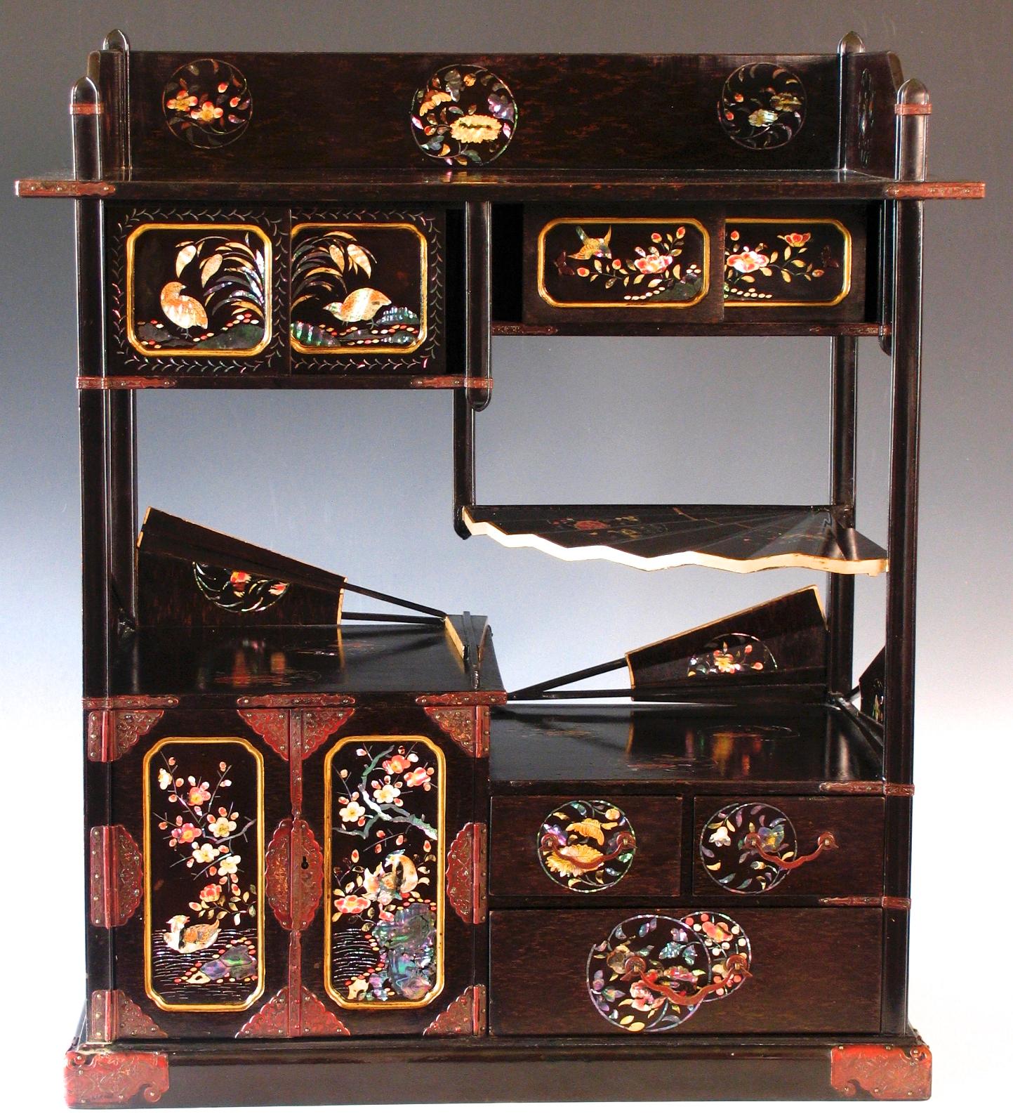 Japanese Nagasaki Lacquer and Mother-of-Pearl Inlay Display Cabinet For Sale 3