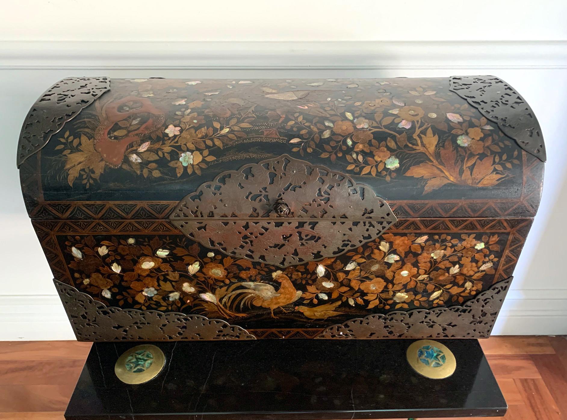 Japanischer Namban-Lack und Intarsien-Koffer aus der japanischen Momoyama-Periode (Japonismus) im Angebot