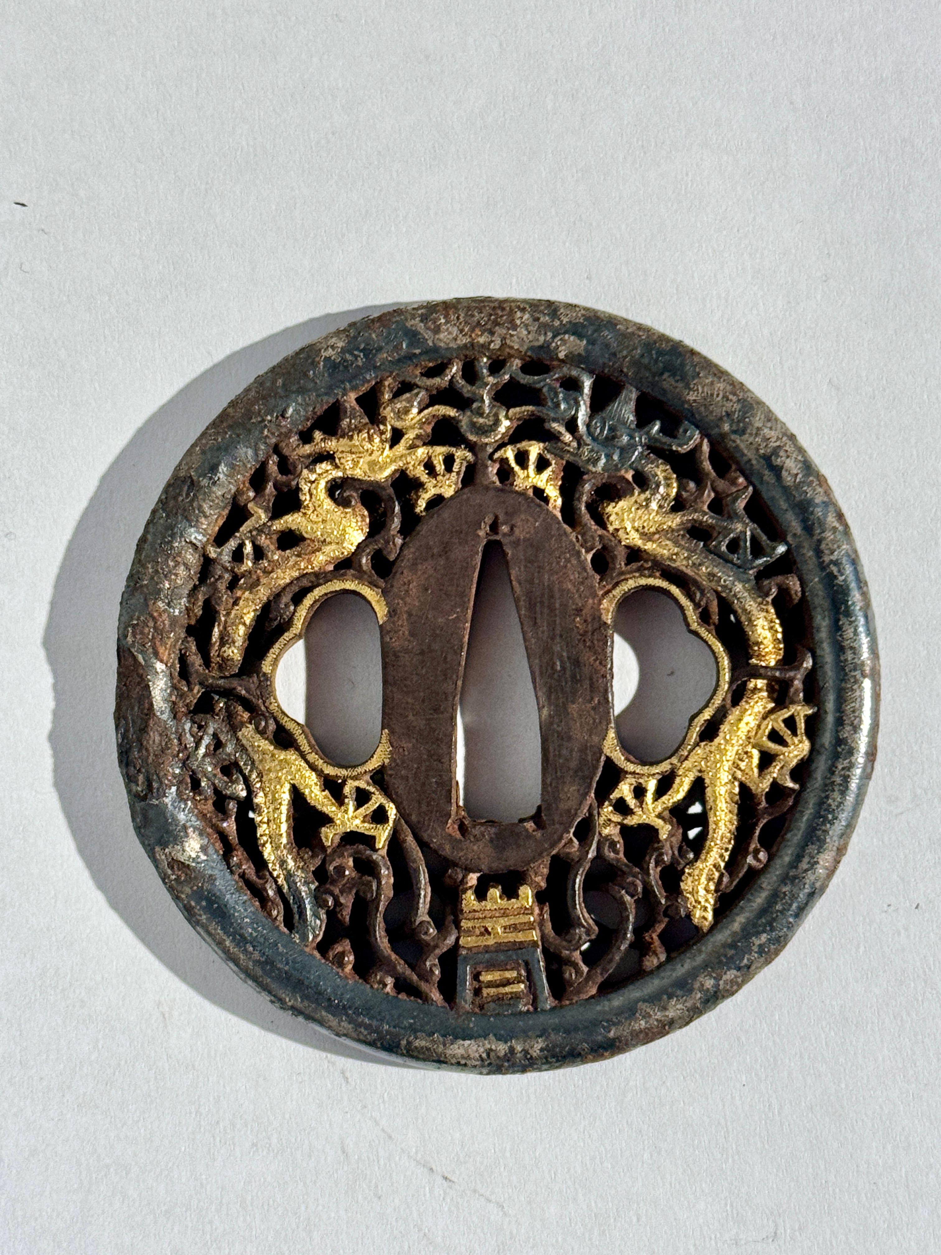 Japanischer Nanban Tsuba mit Drachen, Edo-Periode, frühes 19. Jahrhundert, Japan (Vergoldet) im Angebot
