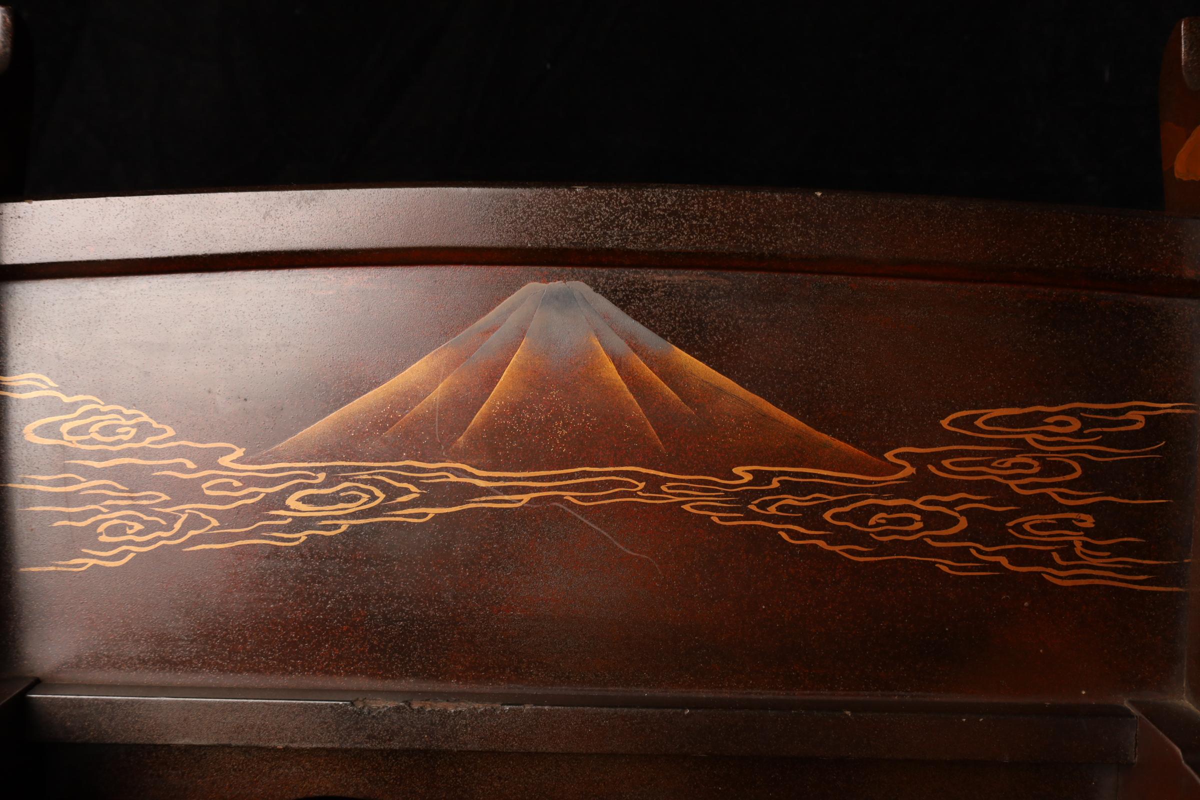 Kake (supporto per spada) giapponese Nashiji Gold Maki-e Katana con motivo del drago in vendita 2