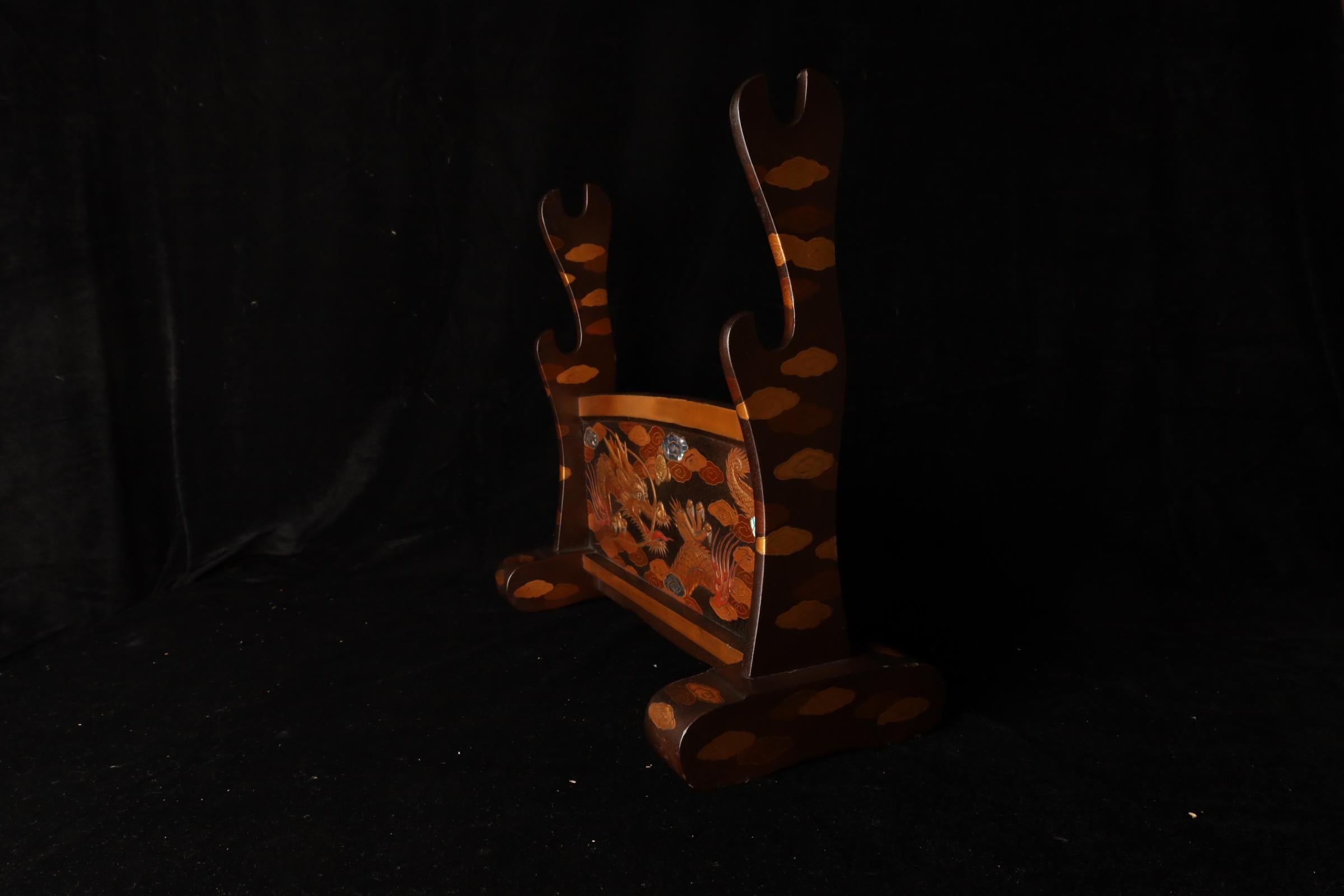 Kake (supporto per spada) giapponese Nashiji Gold Maki-e Katana con motivo del drago in vendita 5