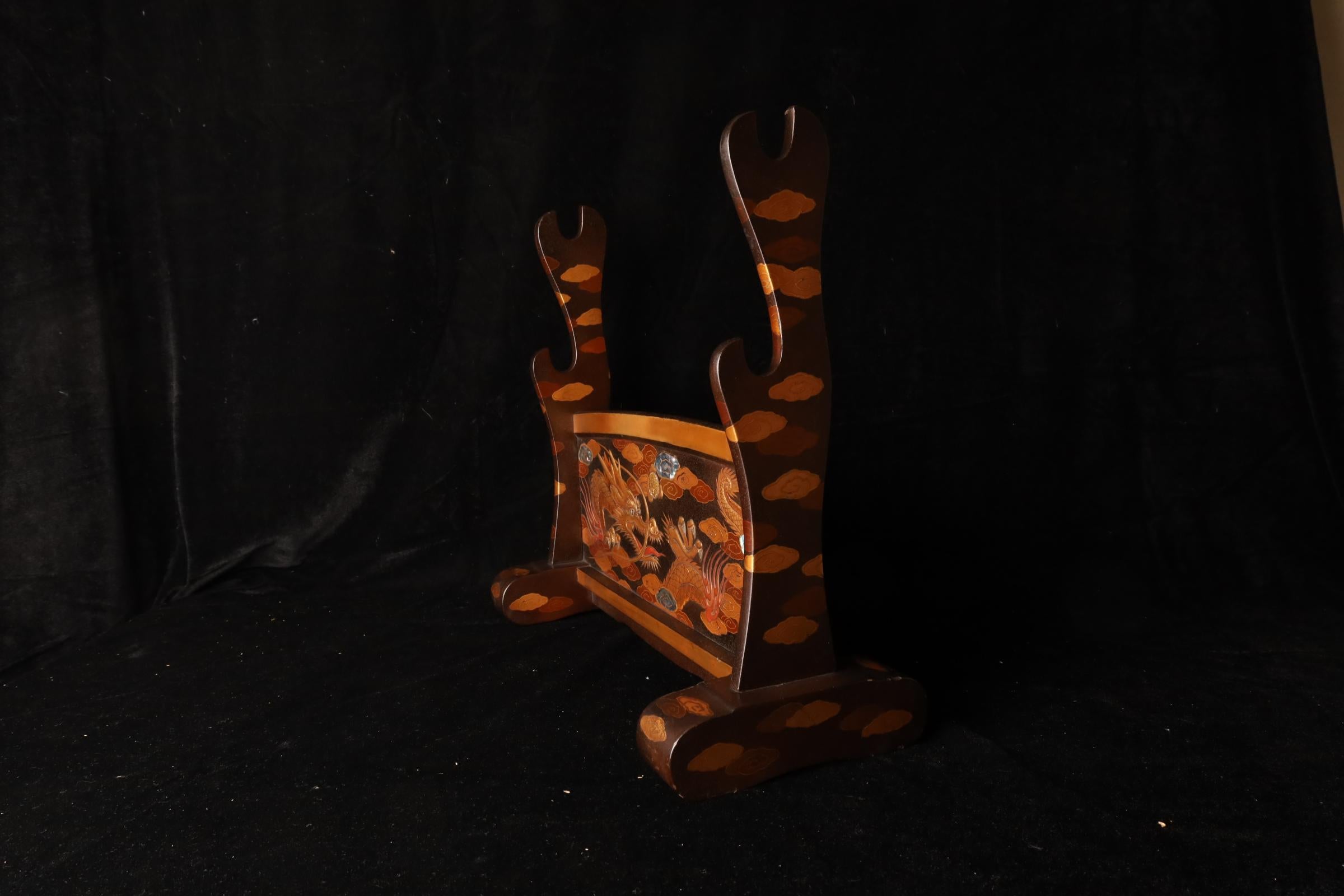 Kake (supporto per spada) giapponese Nashiji Gold Maki-e Katana con motivo del drago in vendita 6