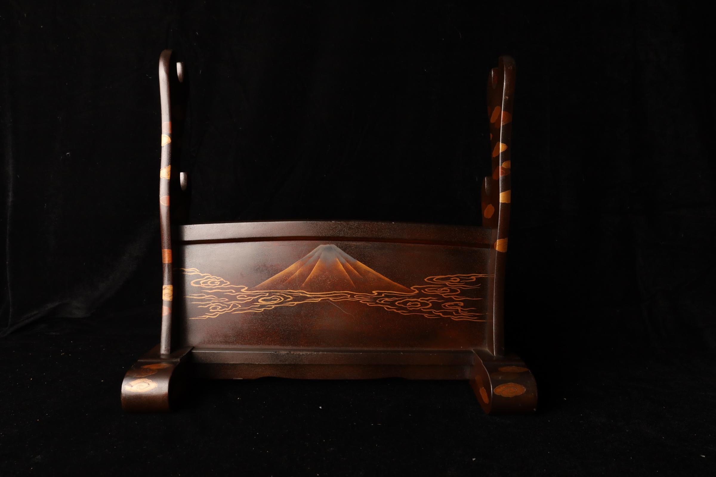 Kake (supporto per spada) giapponese Nashiji Gold Maki-e Katana con motivo del drago in vendita 1