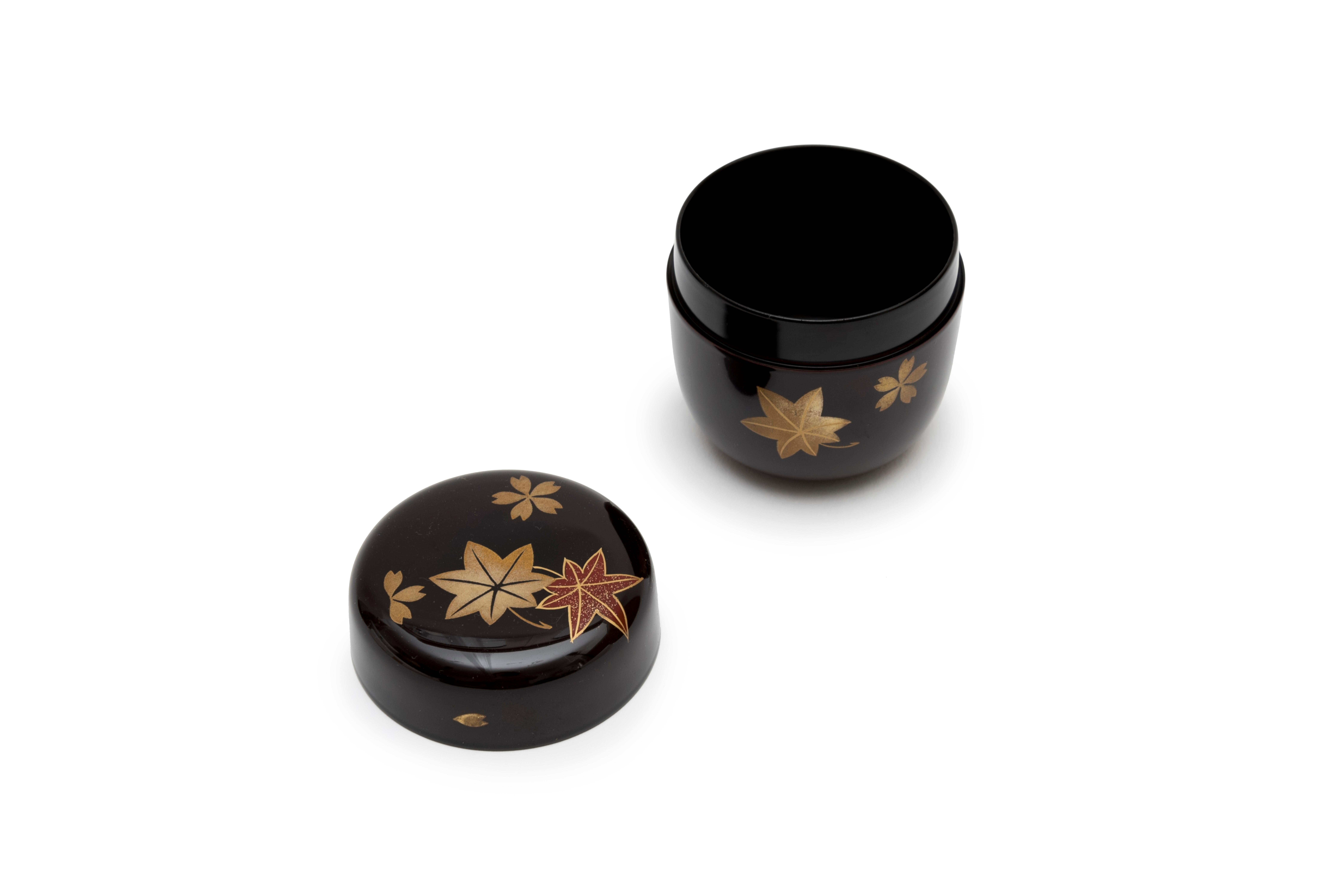 Lacquered Japanese Natsume or tea box adorned with mapple leaves and sakure flowers For Sale