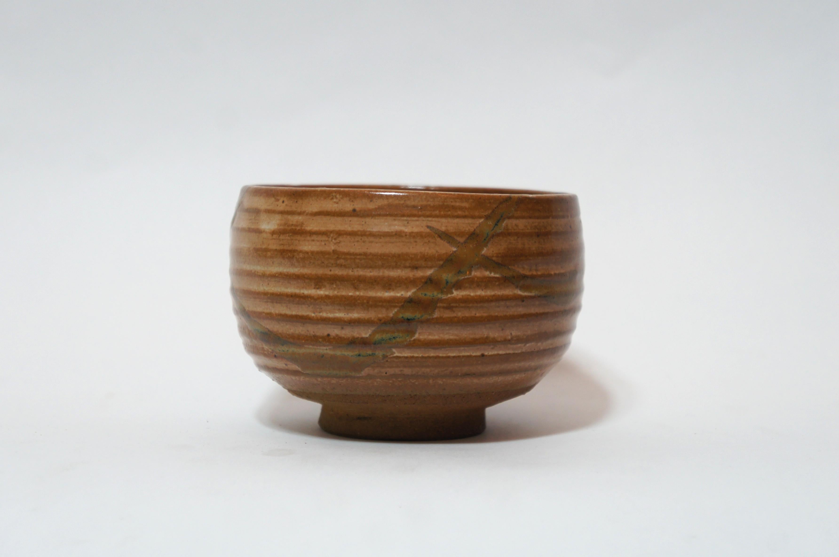 Japanese Natural Glaze Ceremonial Tea Bowl, 1920s In Excellent Condition For Sale In Paris, FR