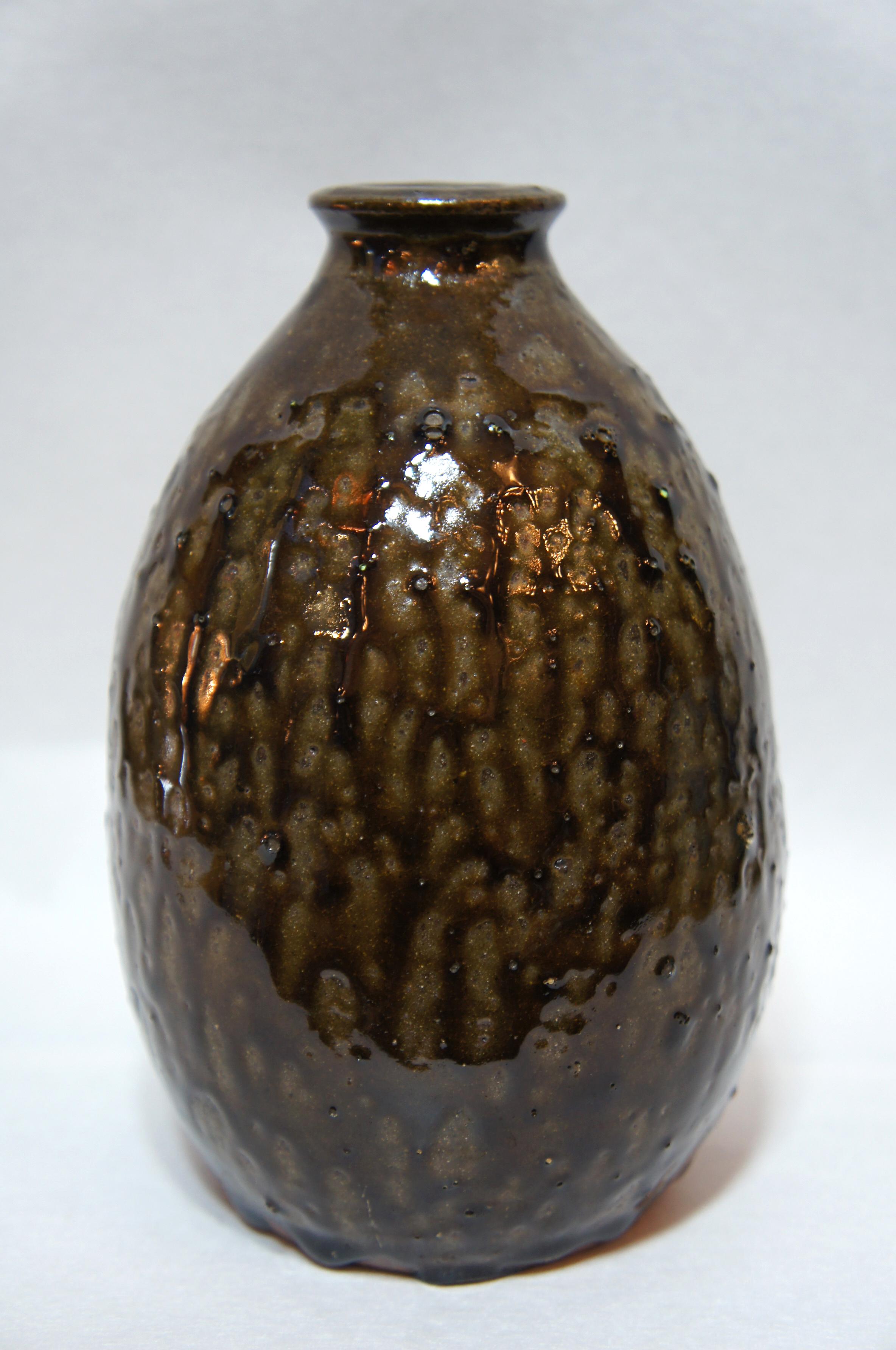 Beautiful Japanese natural grazed vase.
In the bottom of vase, there is a sign by Japanese artisan.