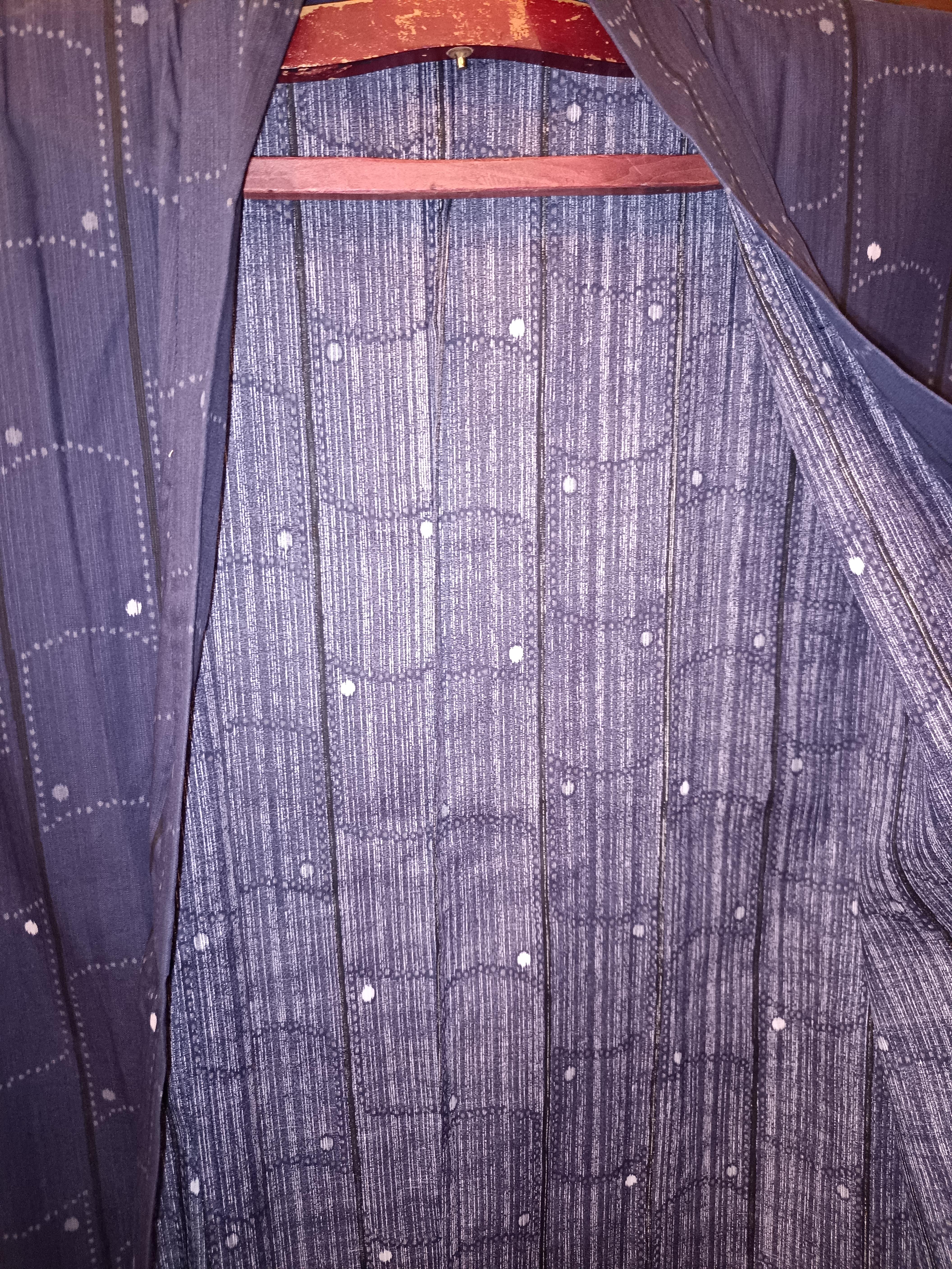 This is a cotton jacket which was made in Japan in Showa era around 1990s.

A yukata (浴衣, lit. 'bathrobe') is an unlined cotton summer kimono, worn in casual settings such as summer festivals and to nearby bathhouses. The name is translated