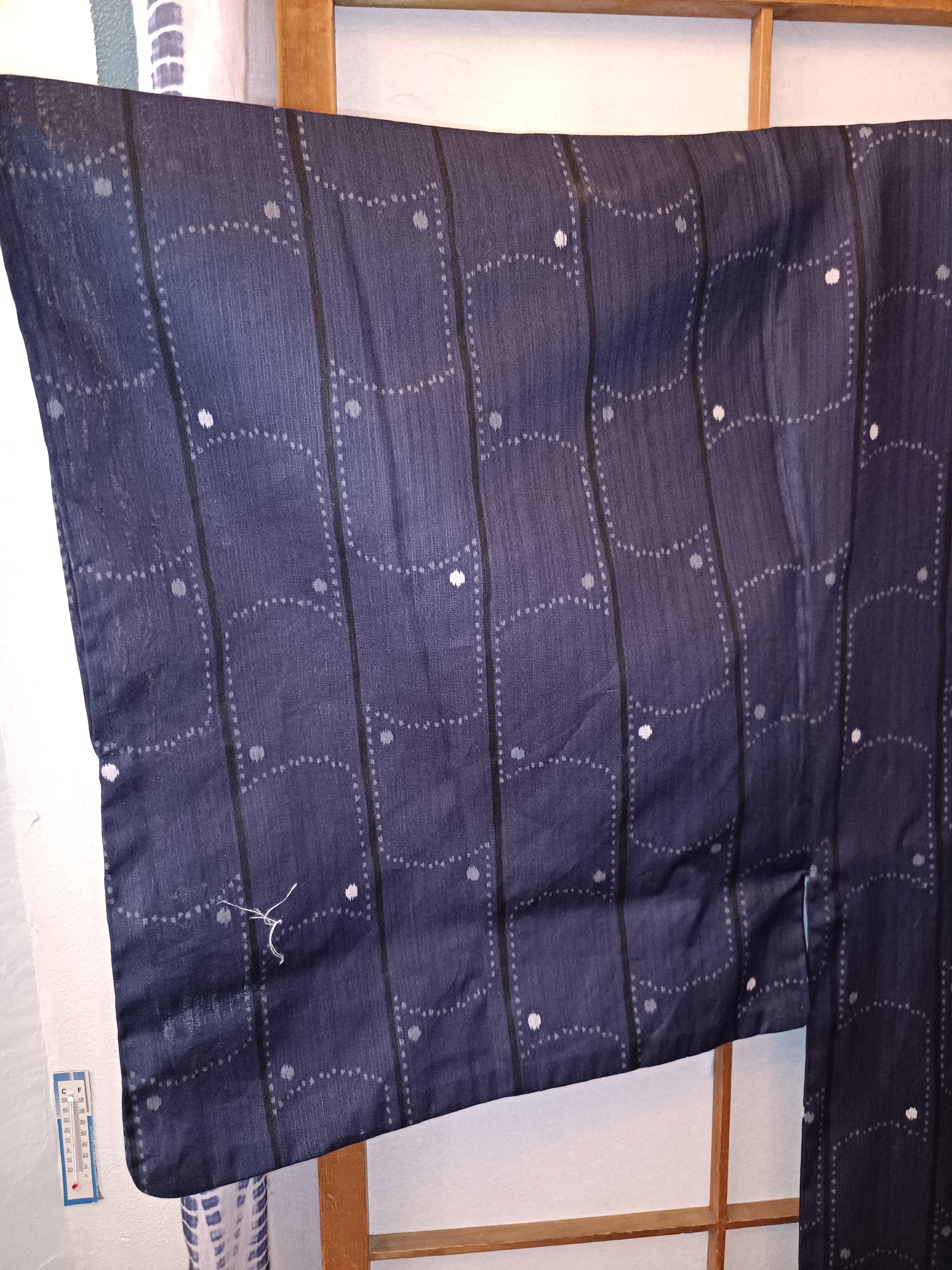 Showa Japanese navy blue yukata with dotted pattern For Sale