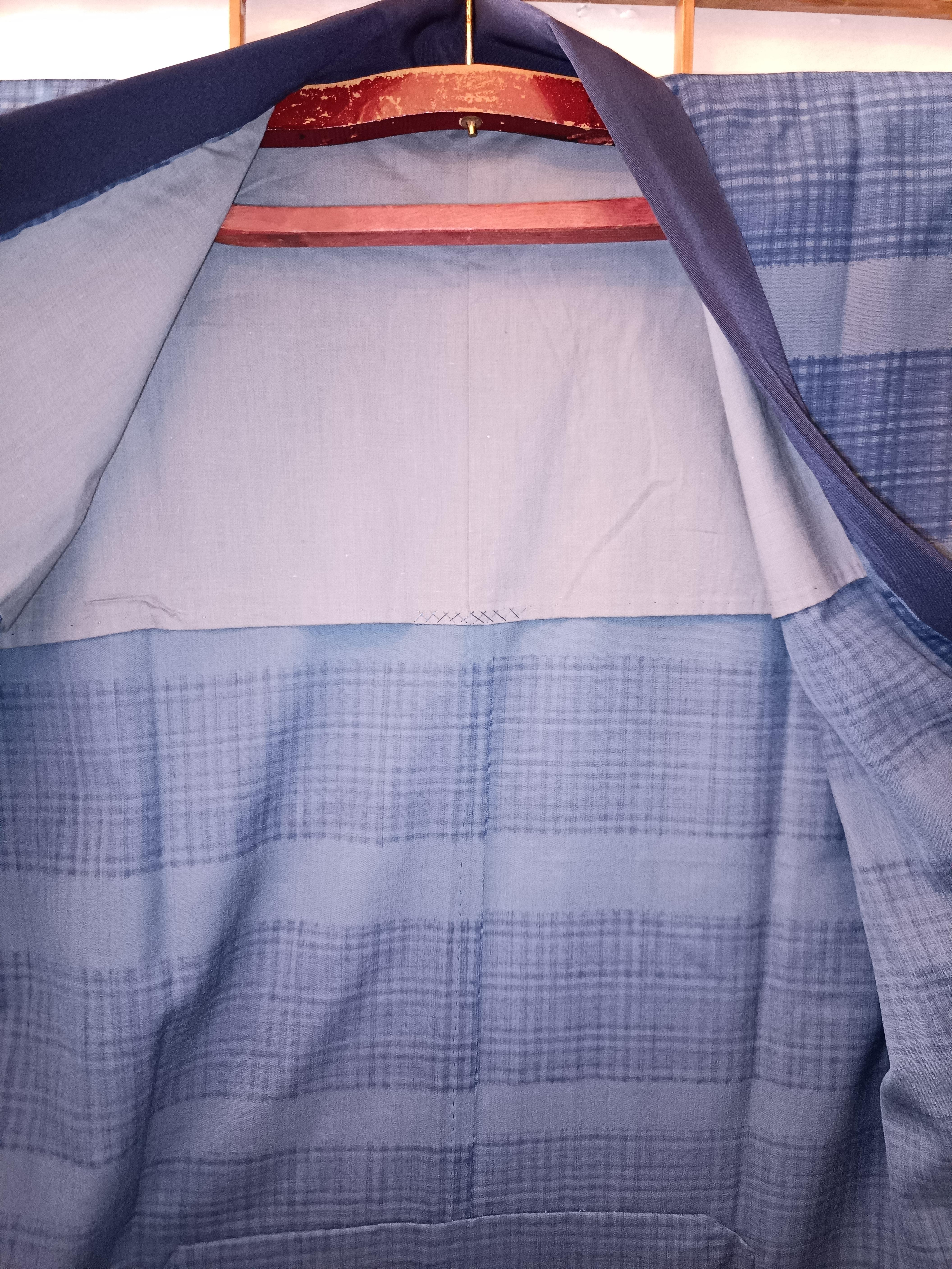 Showa Japanese navy blue yukata with stripped pattern 1980 For Sale