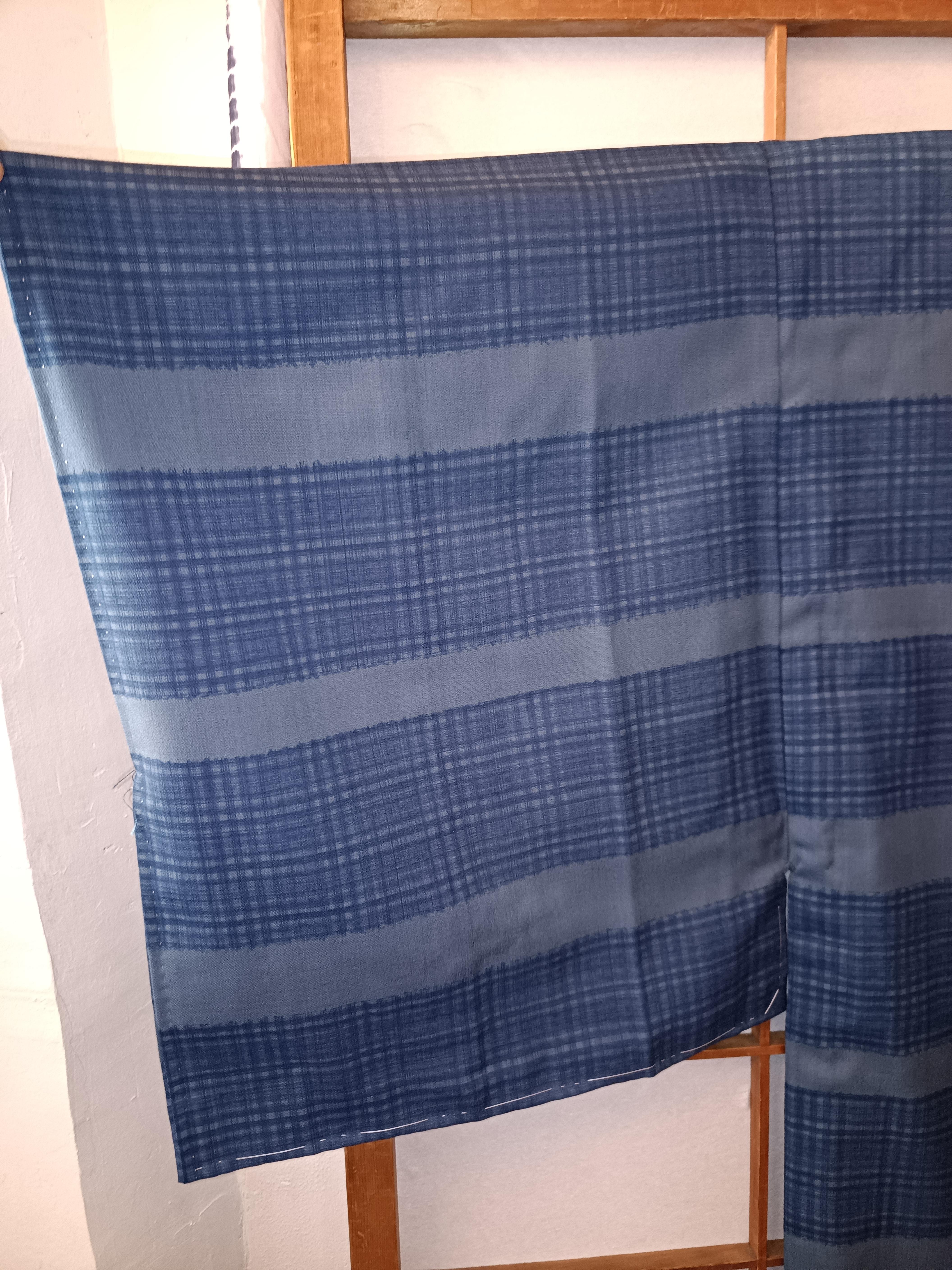 Japanese navy blue yukata with stripped pattern 1980 In Fair Condition For Sale In Paris, FR