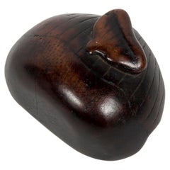 Netsuke japonés en Boxwoord en forma de dos castaños