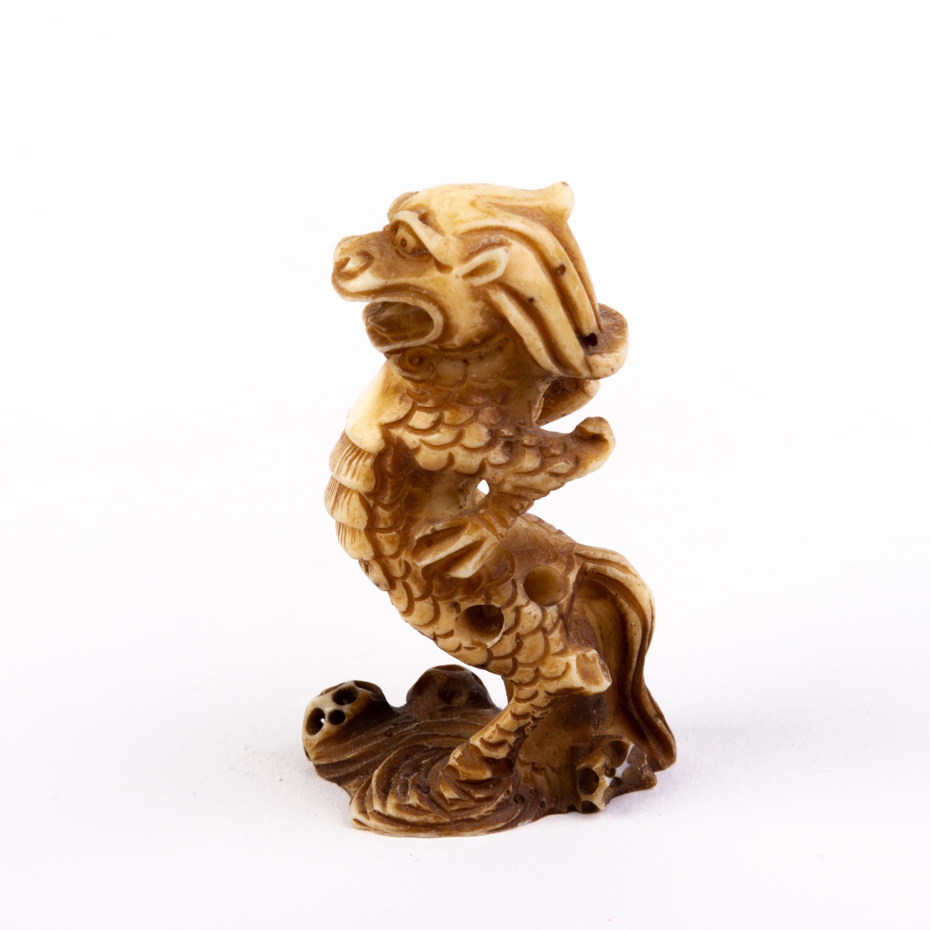 XIXe siècle Netsuke japonais Inro d'un dragon en vente