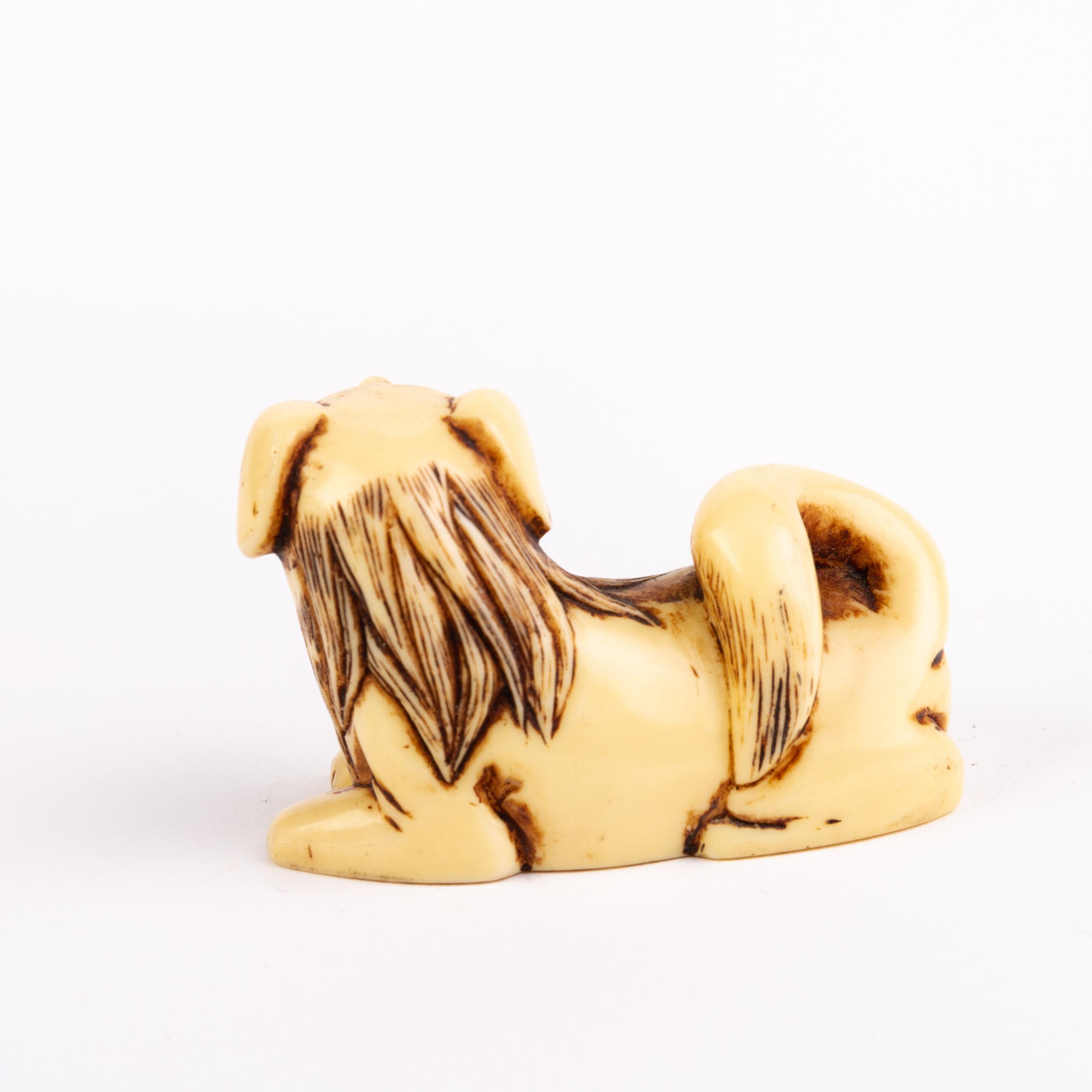 Japanese Netsuke Inro of Recumbent Dog In Good Condition For Sale In Nottingham, GB