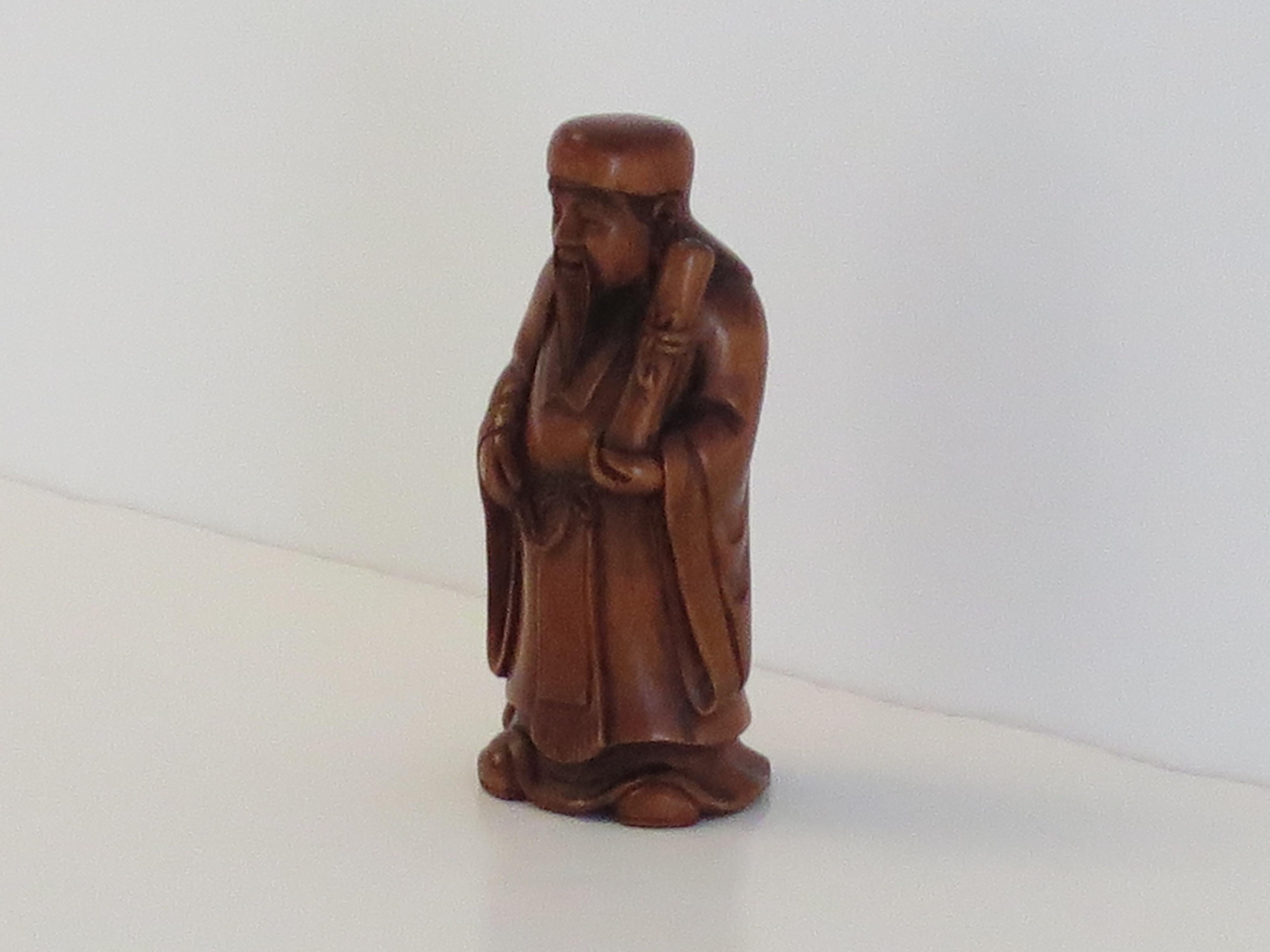 Japanese Netsuke of Chinese sage with scroll made of boxwood Signed, circa 1920 3