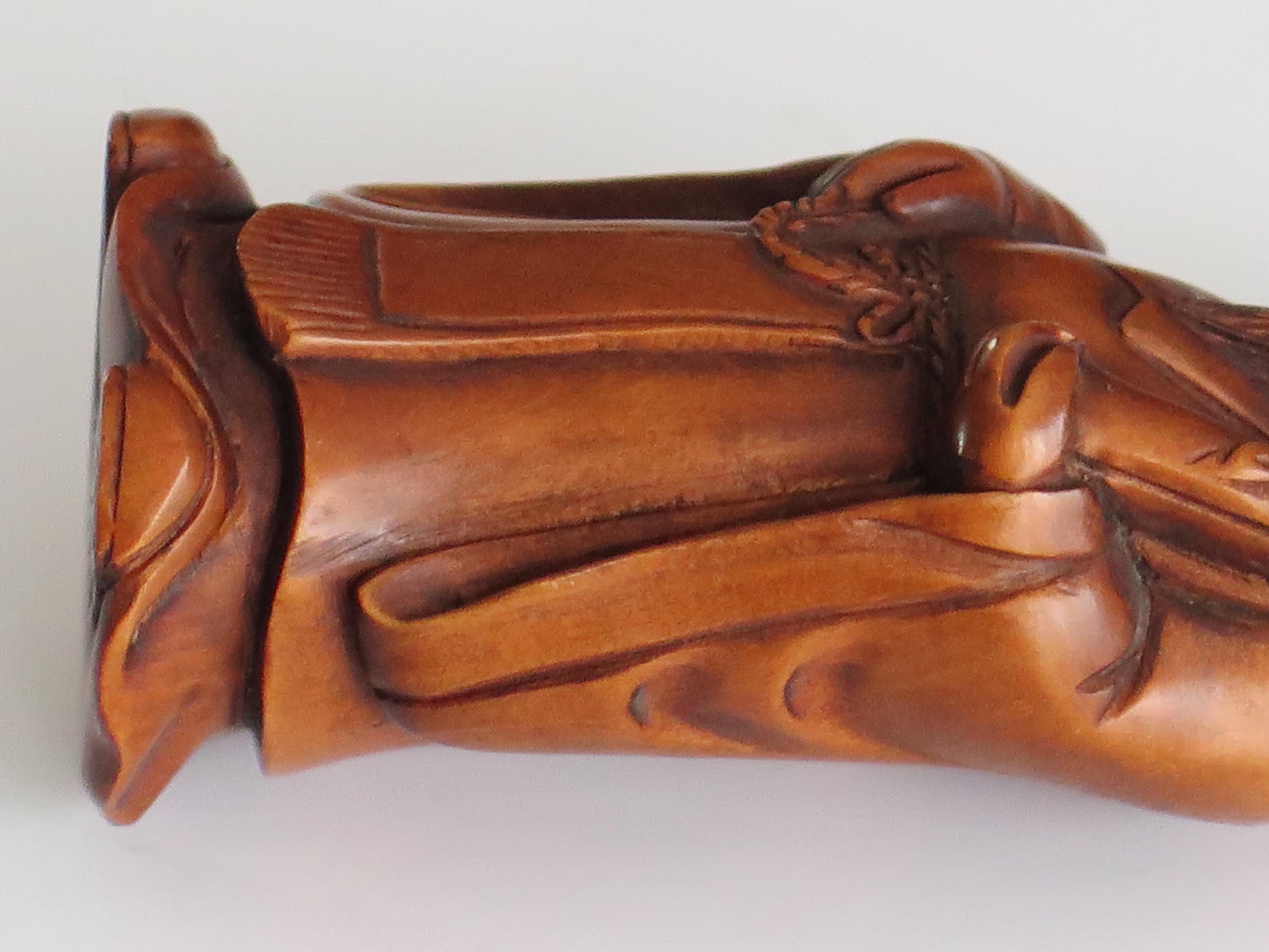 Japanese Netsuke of Chinese sage with scroll made of boxwood Signed, circa 1920 7