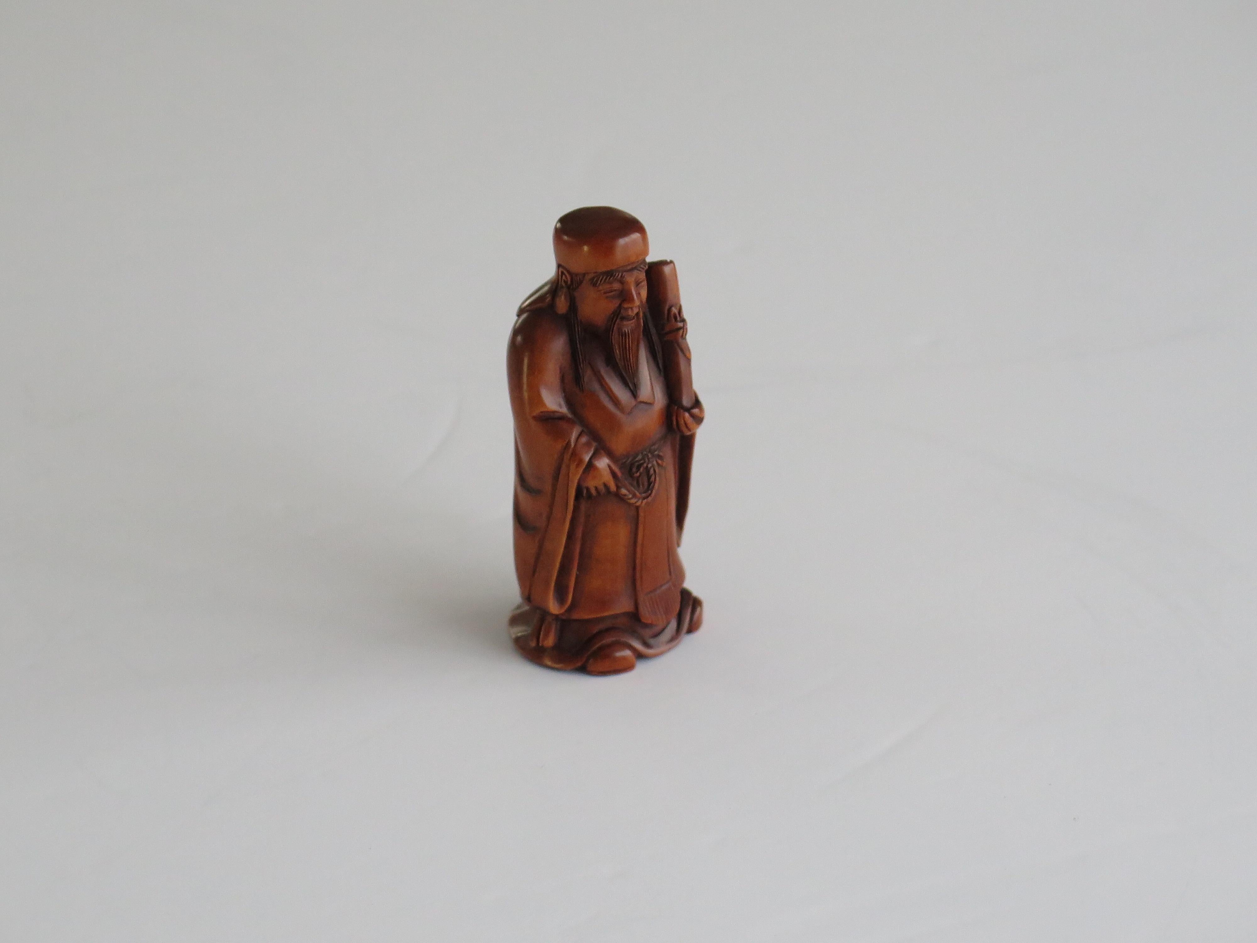 Japanese Netsuke of Chinese sage with scroll made of boxwood Signed, circa 1920 In Good Condition In Lincoln, Lincolnshire