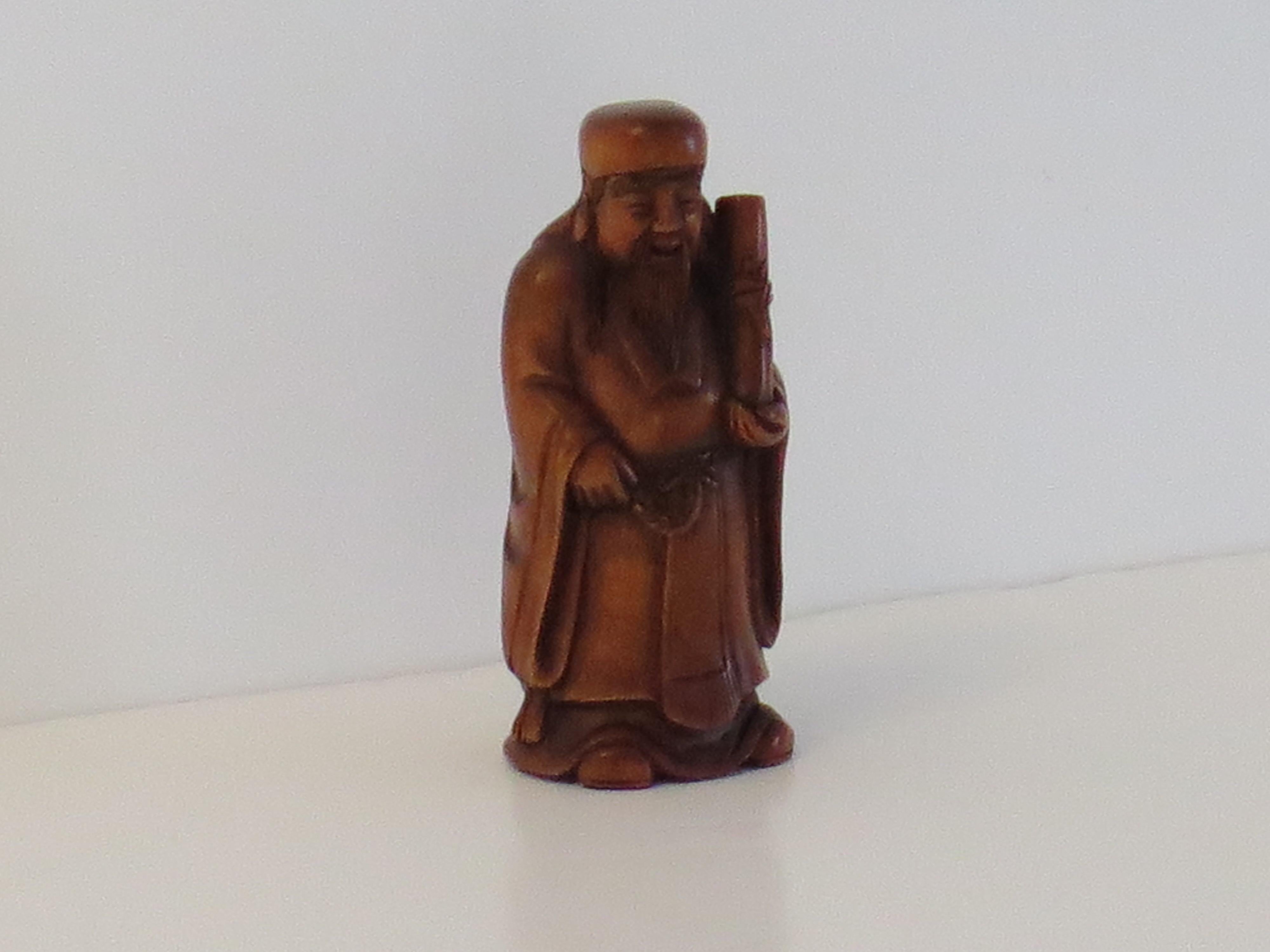Japanese Netsuke of Chinese sage with scroll made of boxwood Signed, circa 1920 2