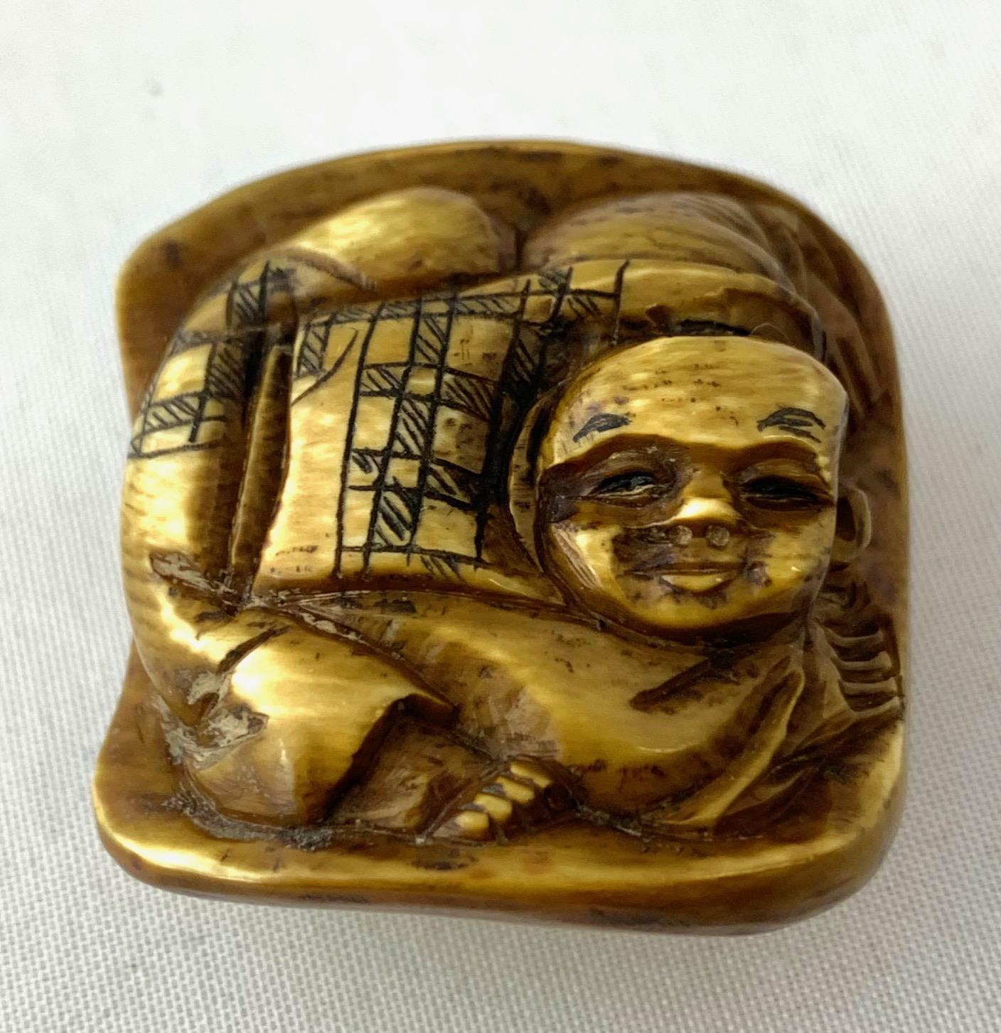 Giapponese Netsuke giapponese di Hyottoko, raffigurato attraverso una maschera in una rappresentazione Noh come un idiota in vendita