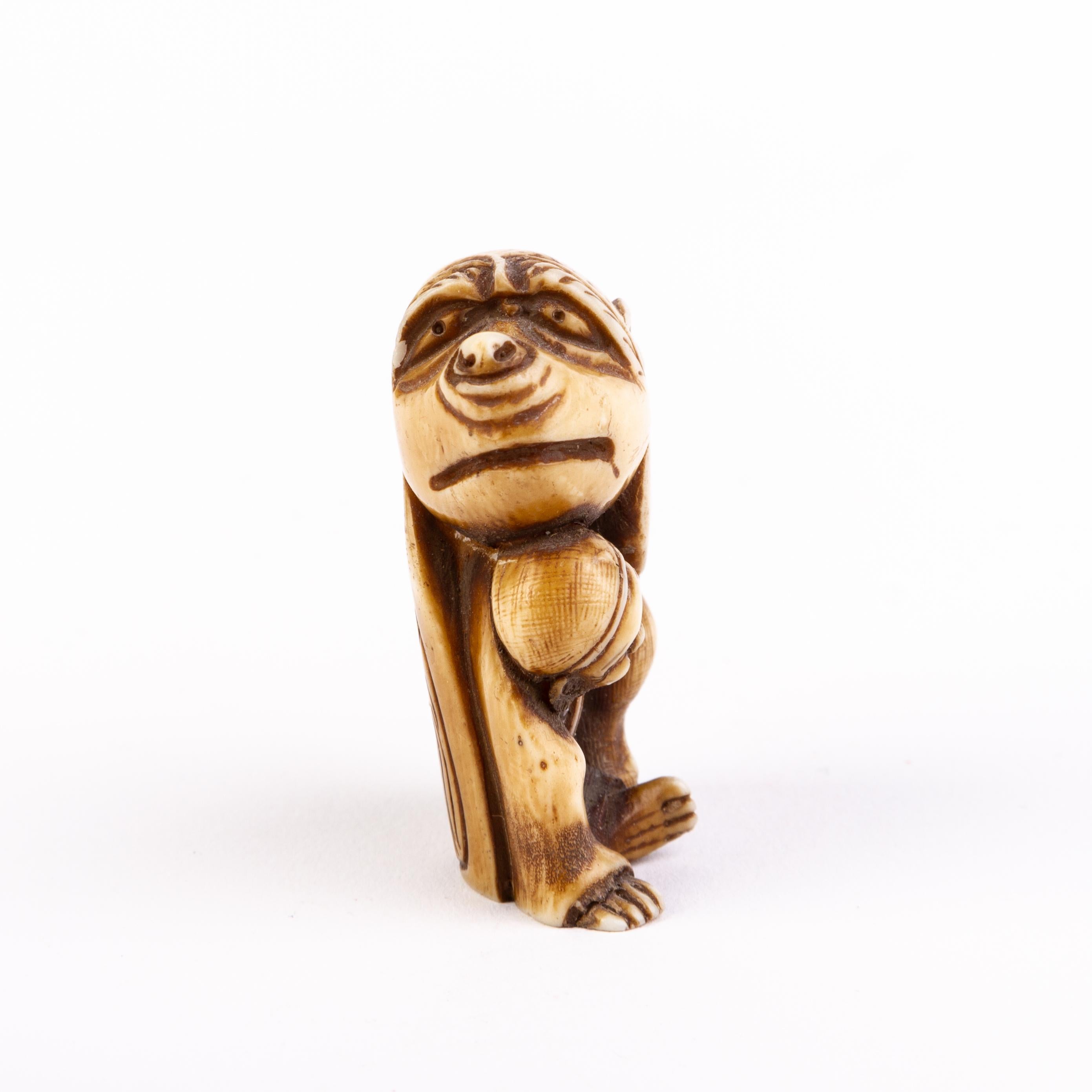 In good condition
From a private collection
Free international shipping
Japanese Boxwood Netsuke of Man Disguised as a Tiger