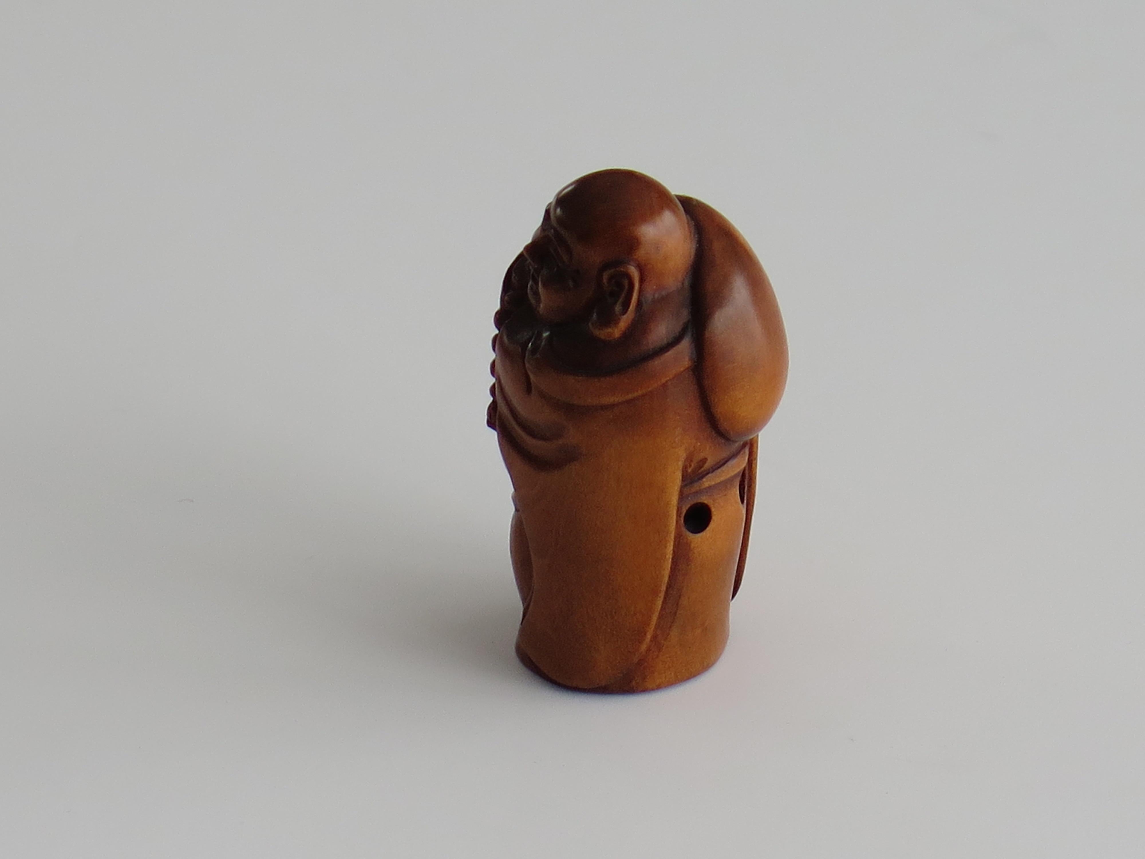 Intagliato a mano Netsuke giapponese di Sage intagliato a mano in legno di bosso Firmato, circa 1900 in vendita