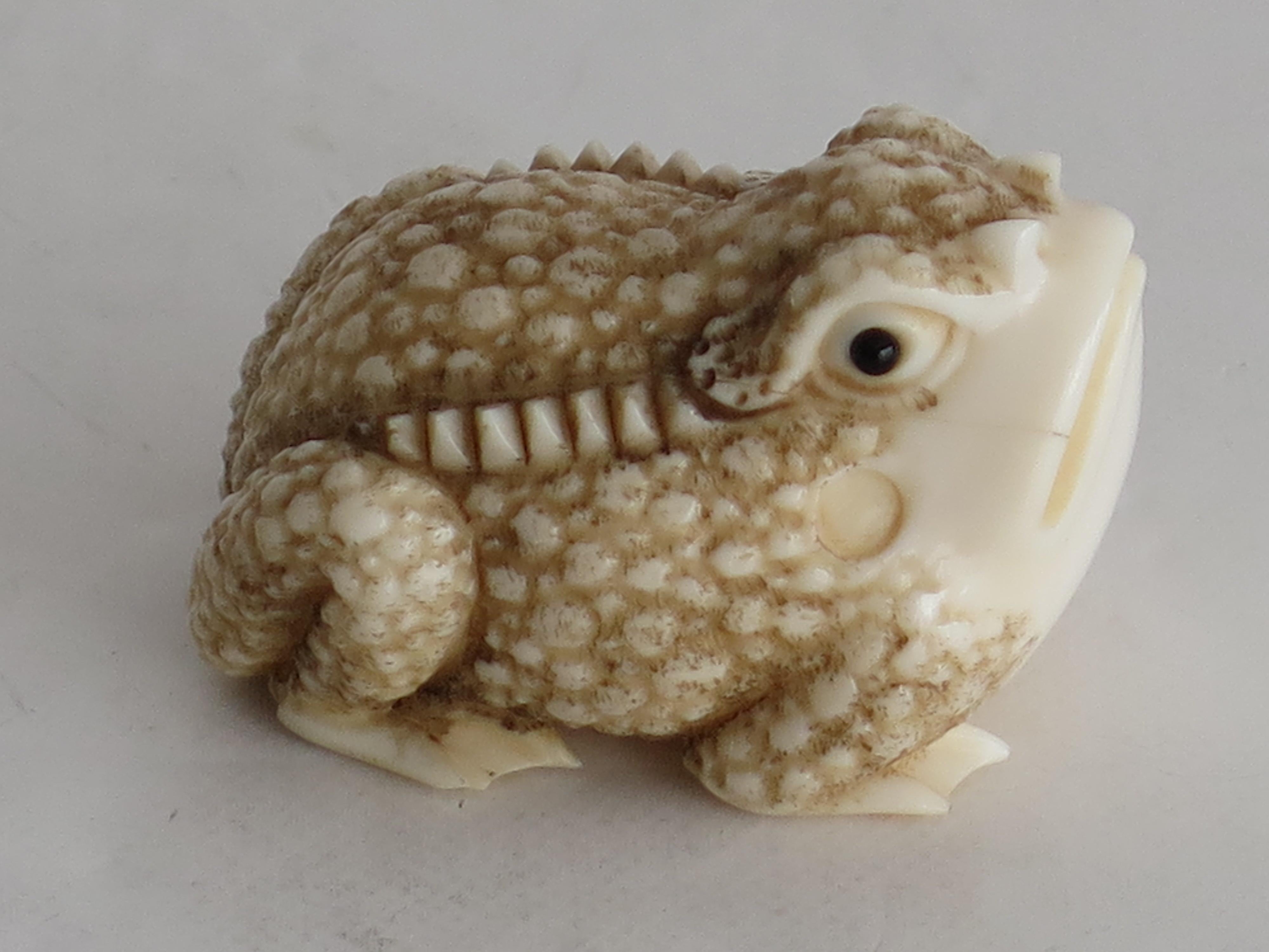 Japanese Netsuke Porcelain Signed, circa 1920 In Good Condition In Lincoln, Lincolnshire