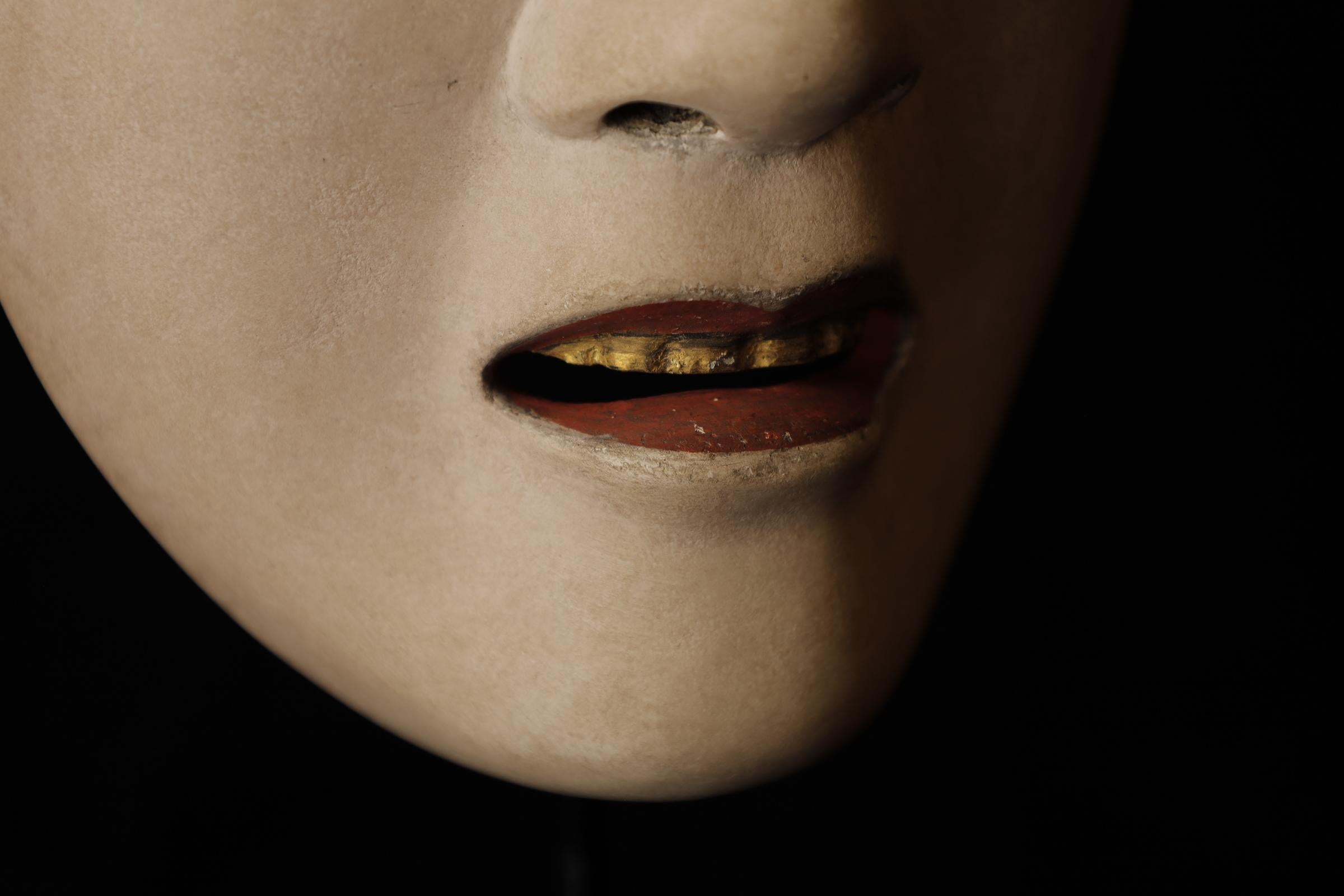 Japanese Noh Mask of Deigan - noble young woman For Sale 3