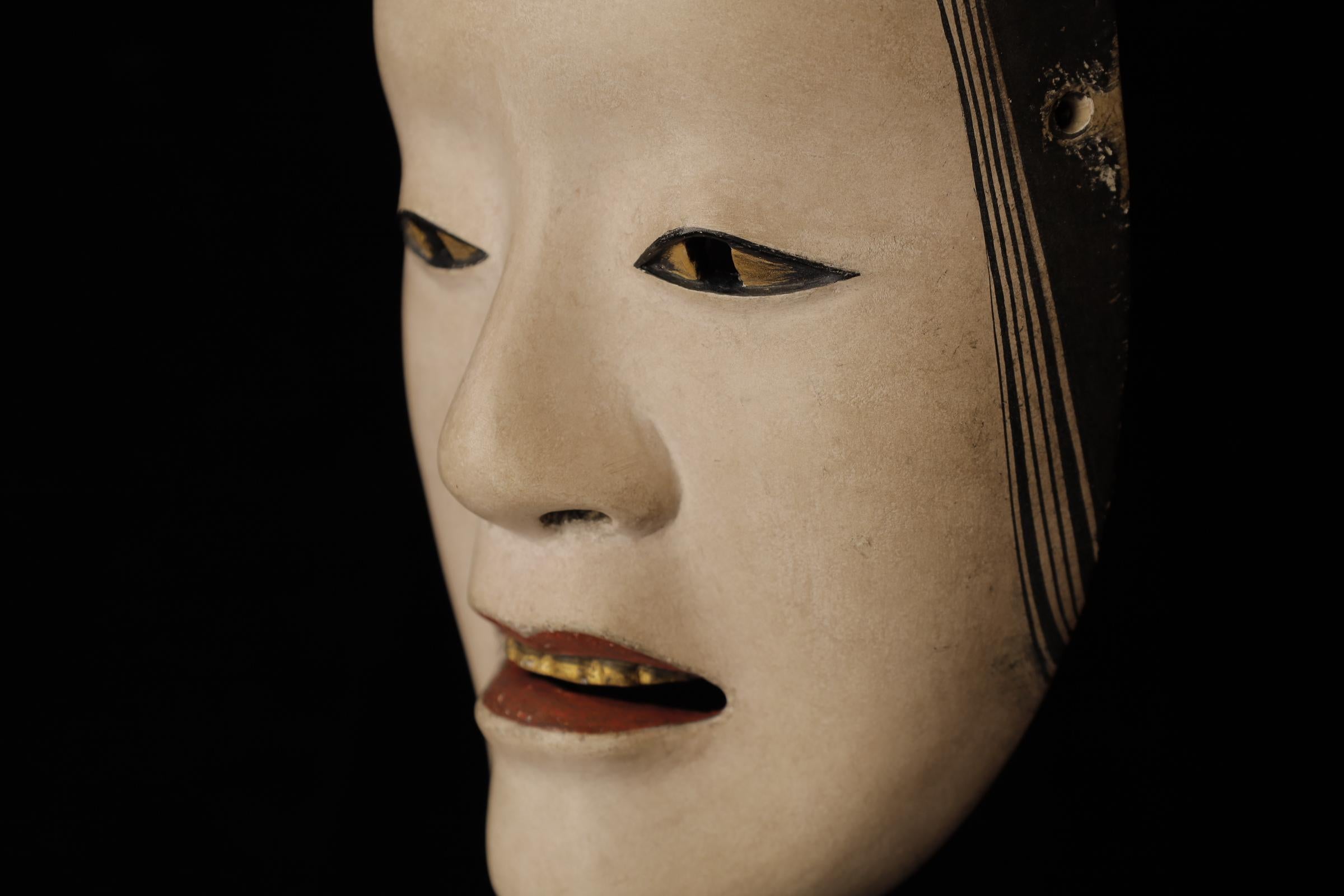 Japanese Noh Mask of Deigan - noble young woman In Good Condition For Sale In Fukuoka, JP