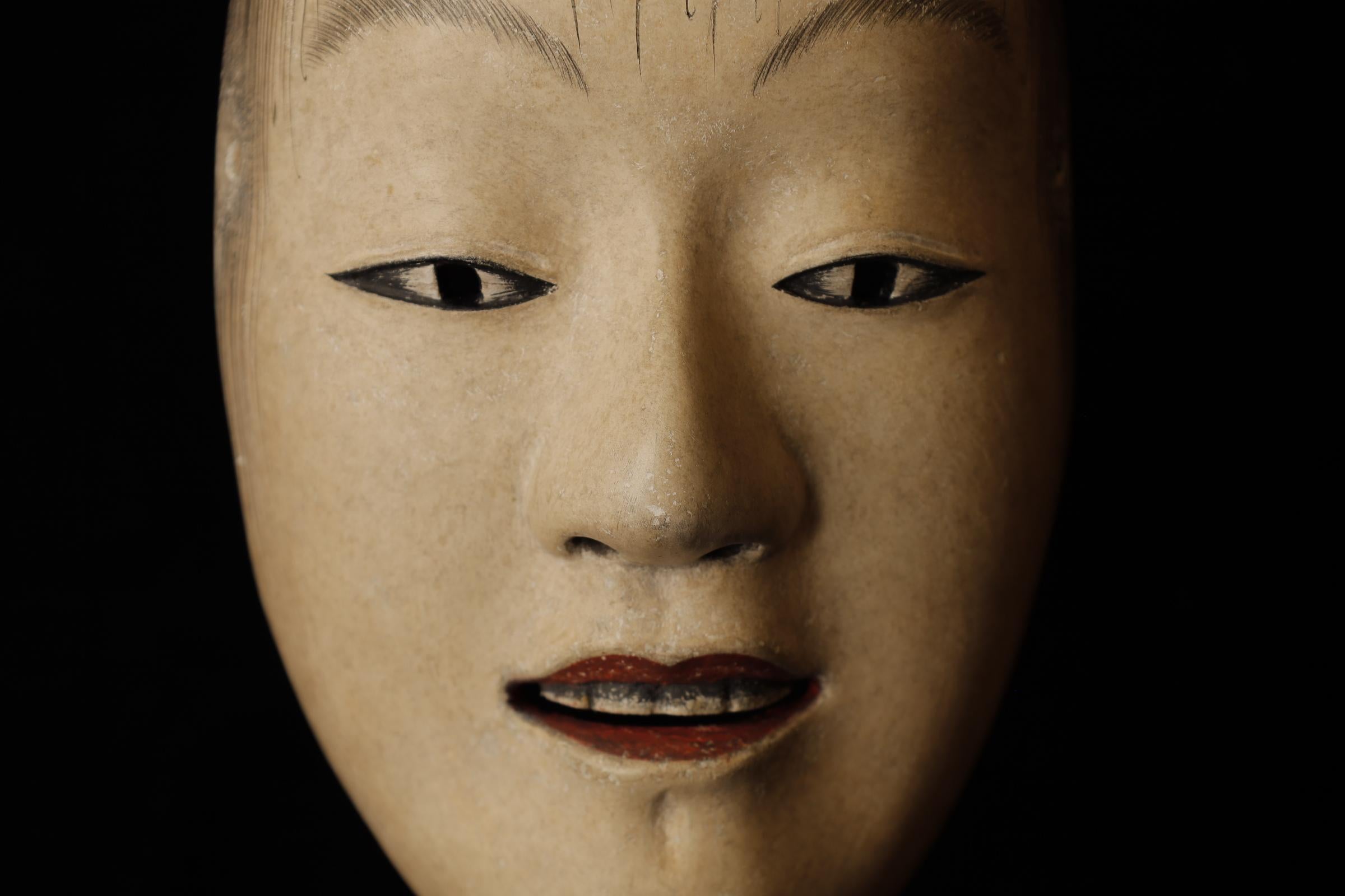 Japanese Noh Mask of Jidō (児童) - noble young woman In Good Condition For Sale In Fukuoka, JP