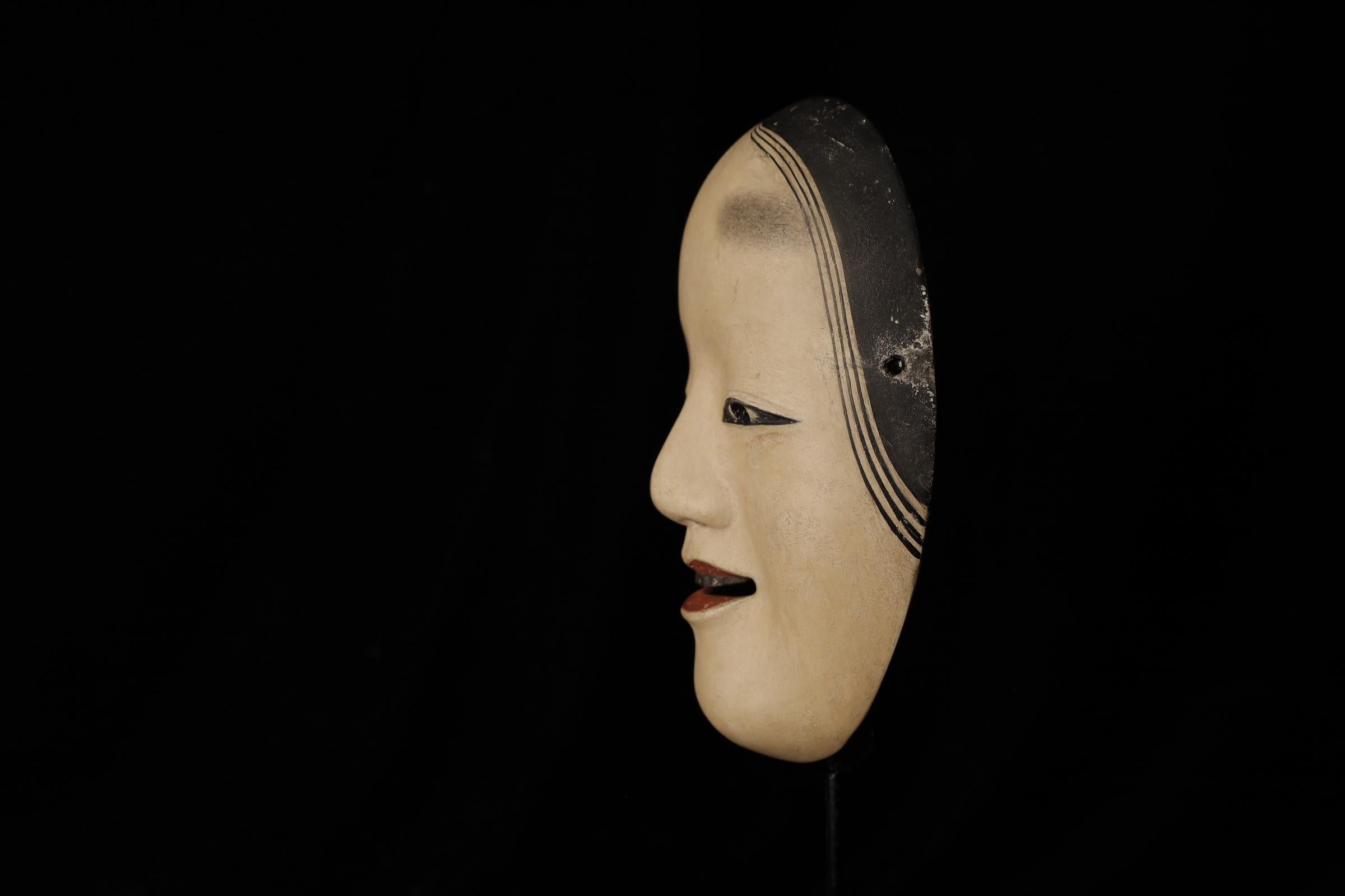Máscara Noh japonesa de Ko-omote- mujer joven siglo XX en venta