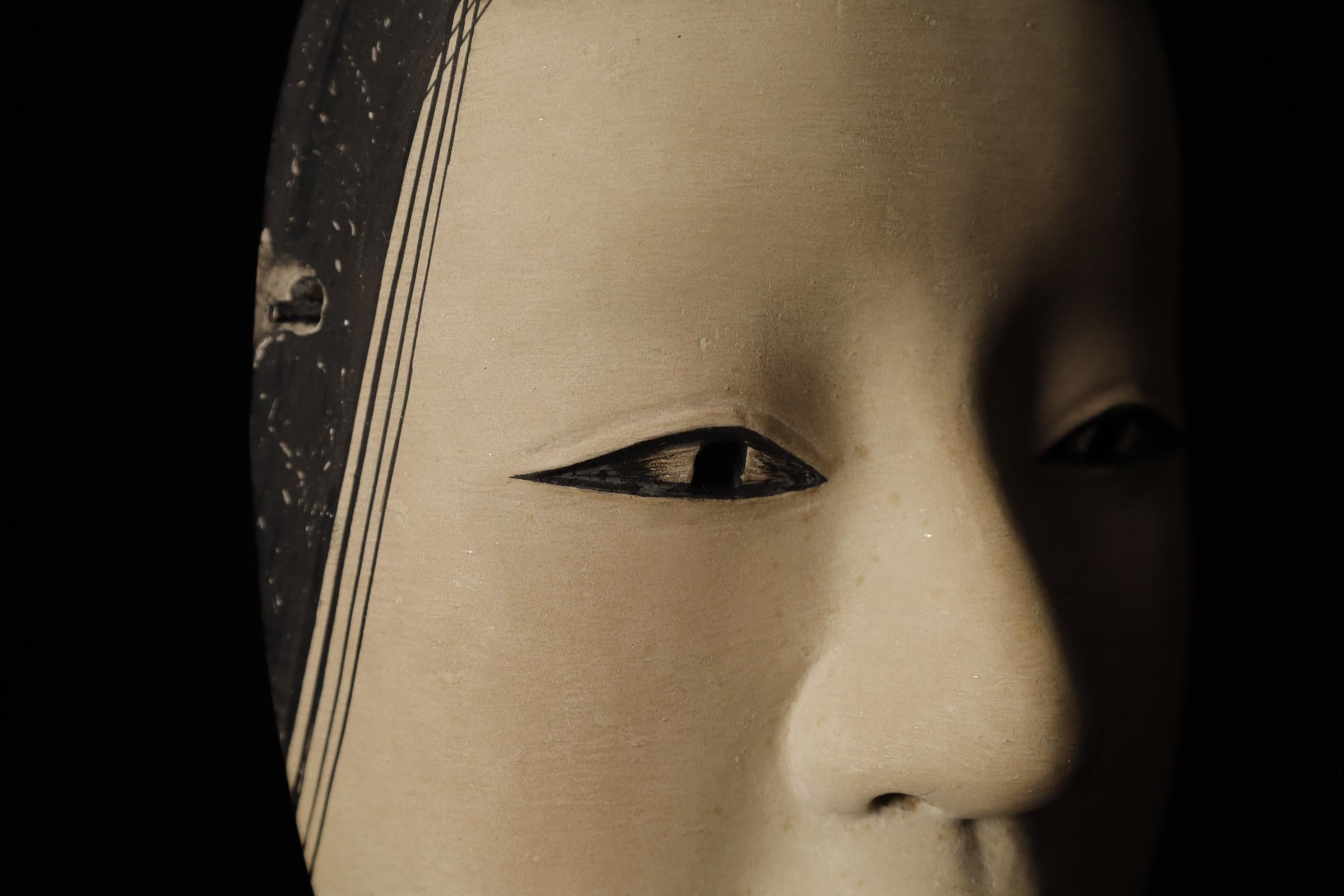 Japanese Noh Mask of Zō-onna (増女) - noble young woman For Sale 3