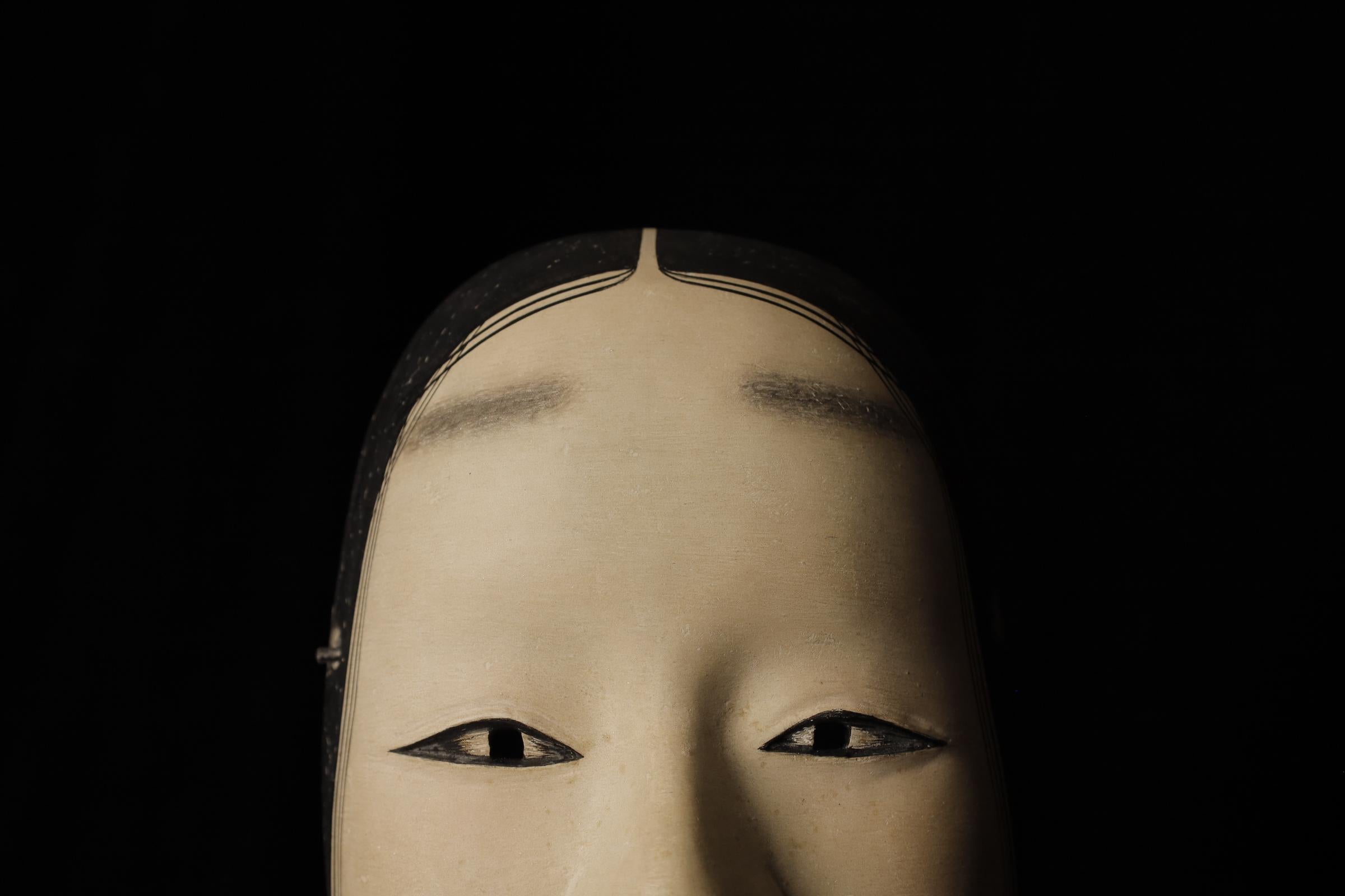 Japanese Noh Mask of Zō-onna (増女) - noble young woman For Sale 7