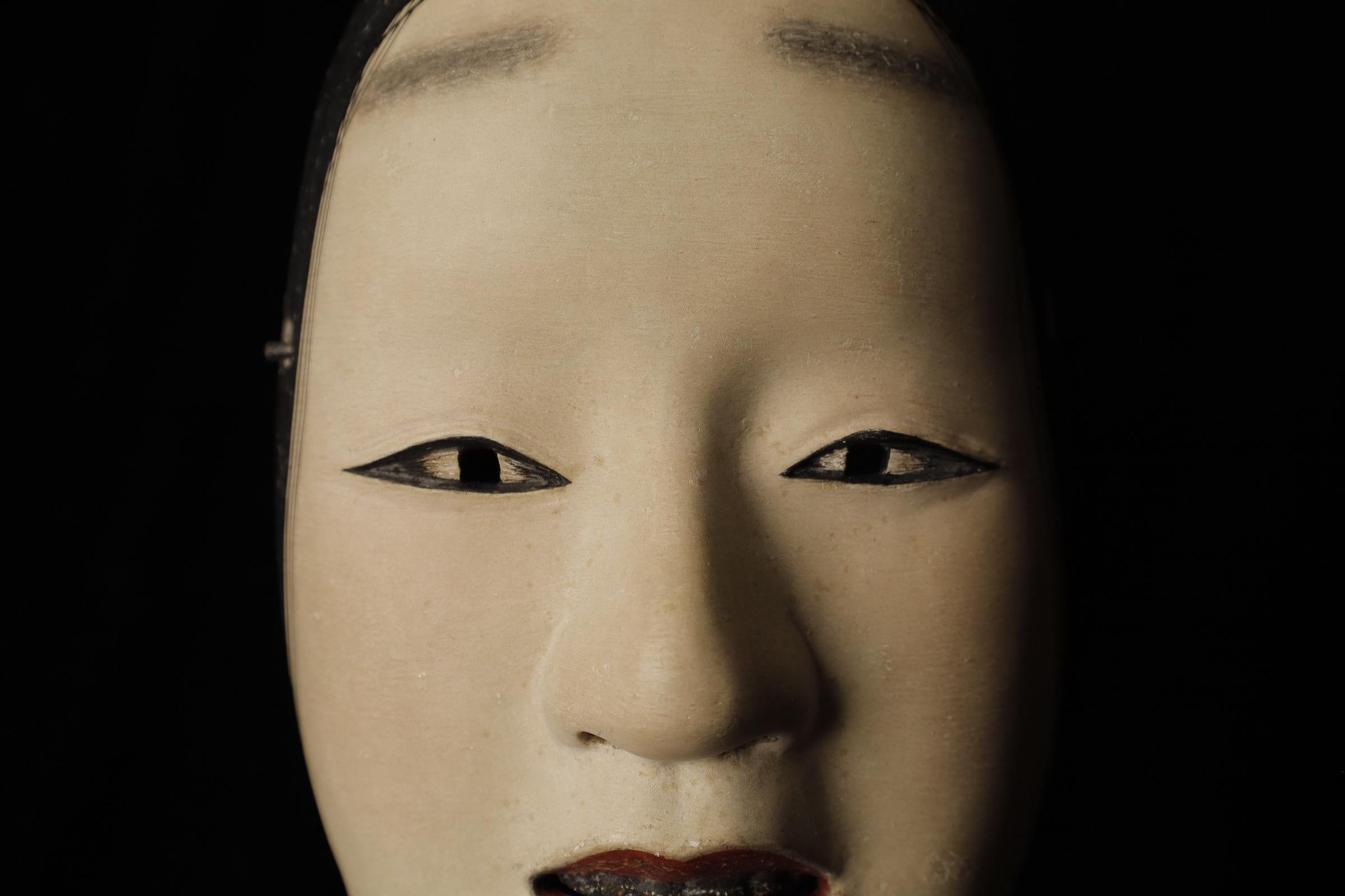 Showa Japanese Noh Mask of Zō-onna (増女) - noble young woman For Sale