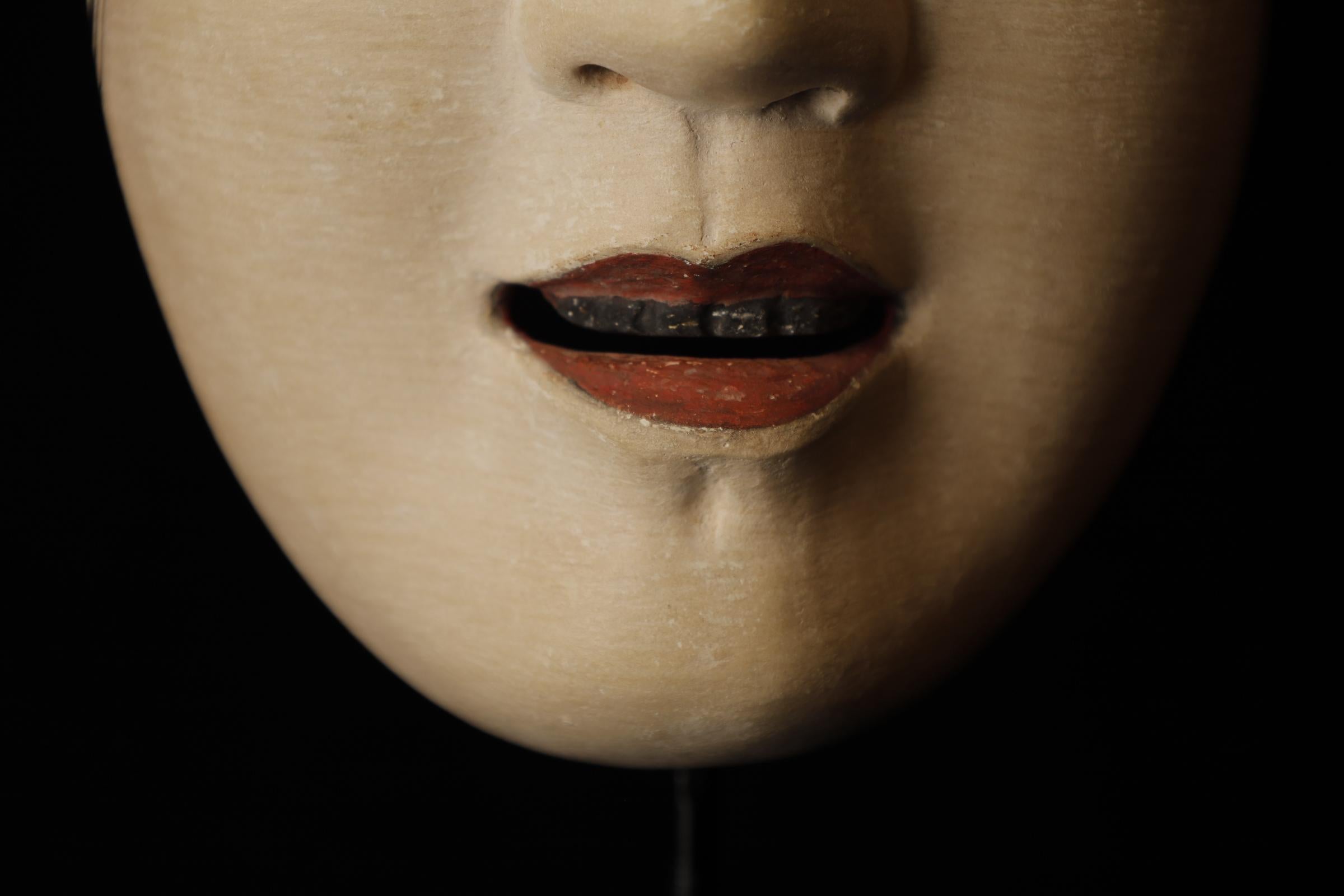Showa Japanese Noh Mask of Zō-onna (増女) - noble young woman For Sale