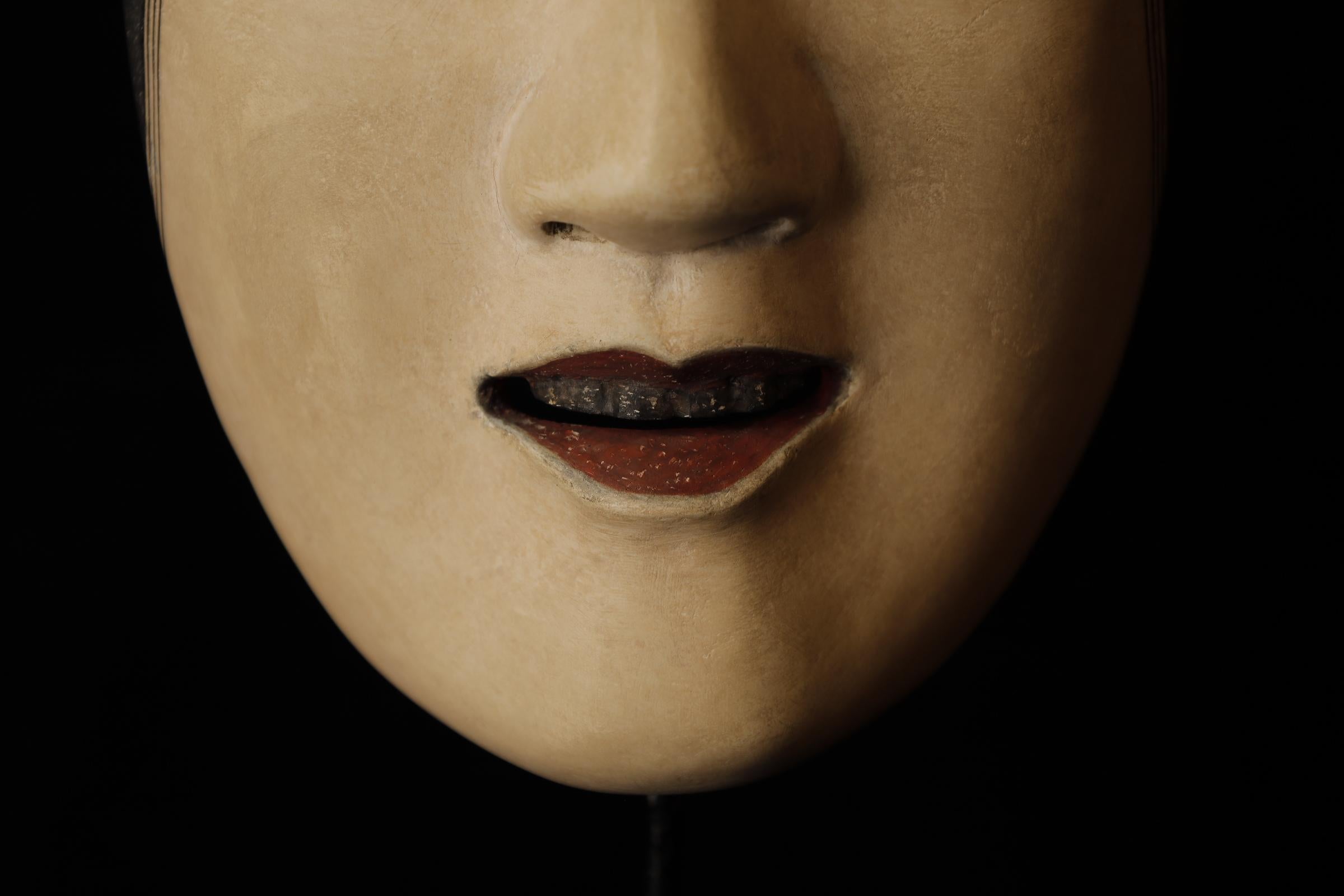 Showa Japanese Noh Mask of Zō-onna (増女) - noble young woman For Sale