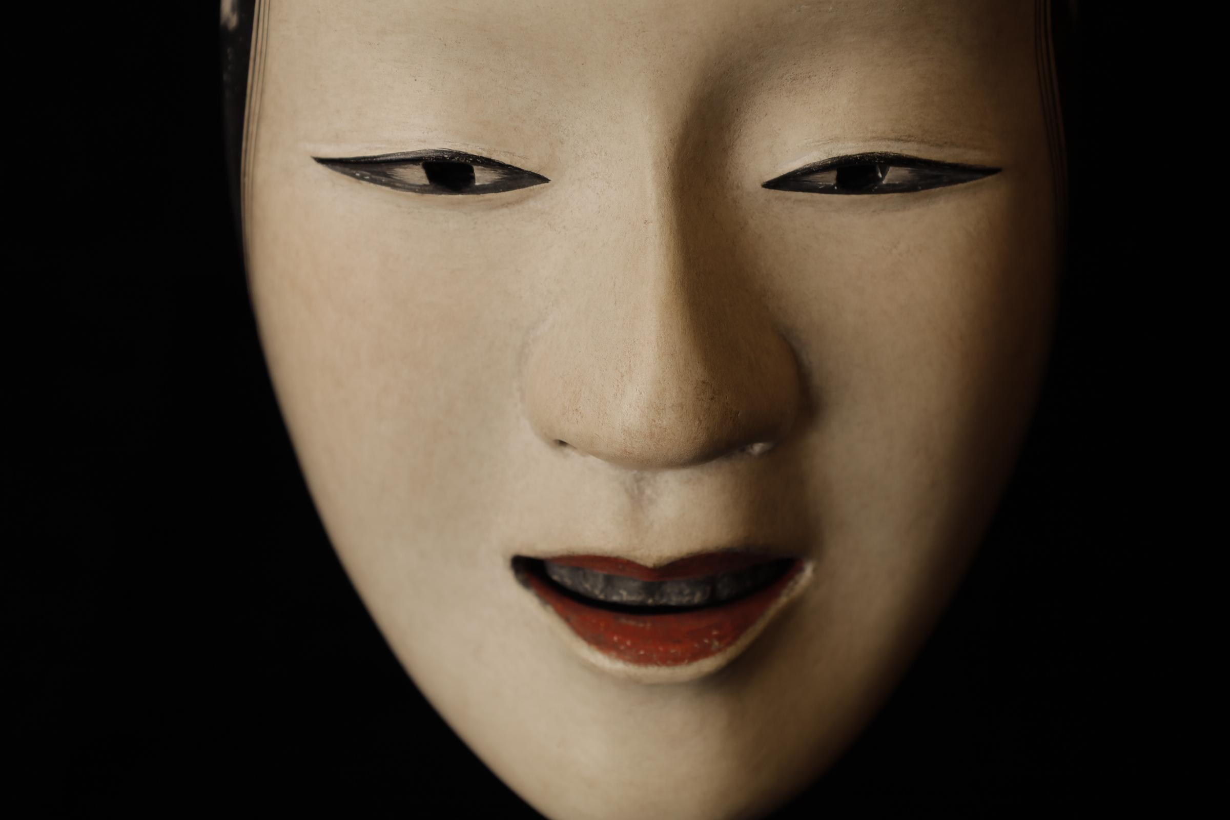 Hand-Carved Japanese Noh Mask of Zō-onna (増女) - noble young woman For Sale