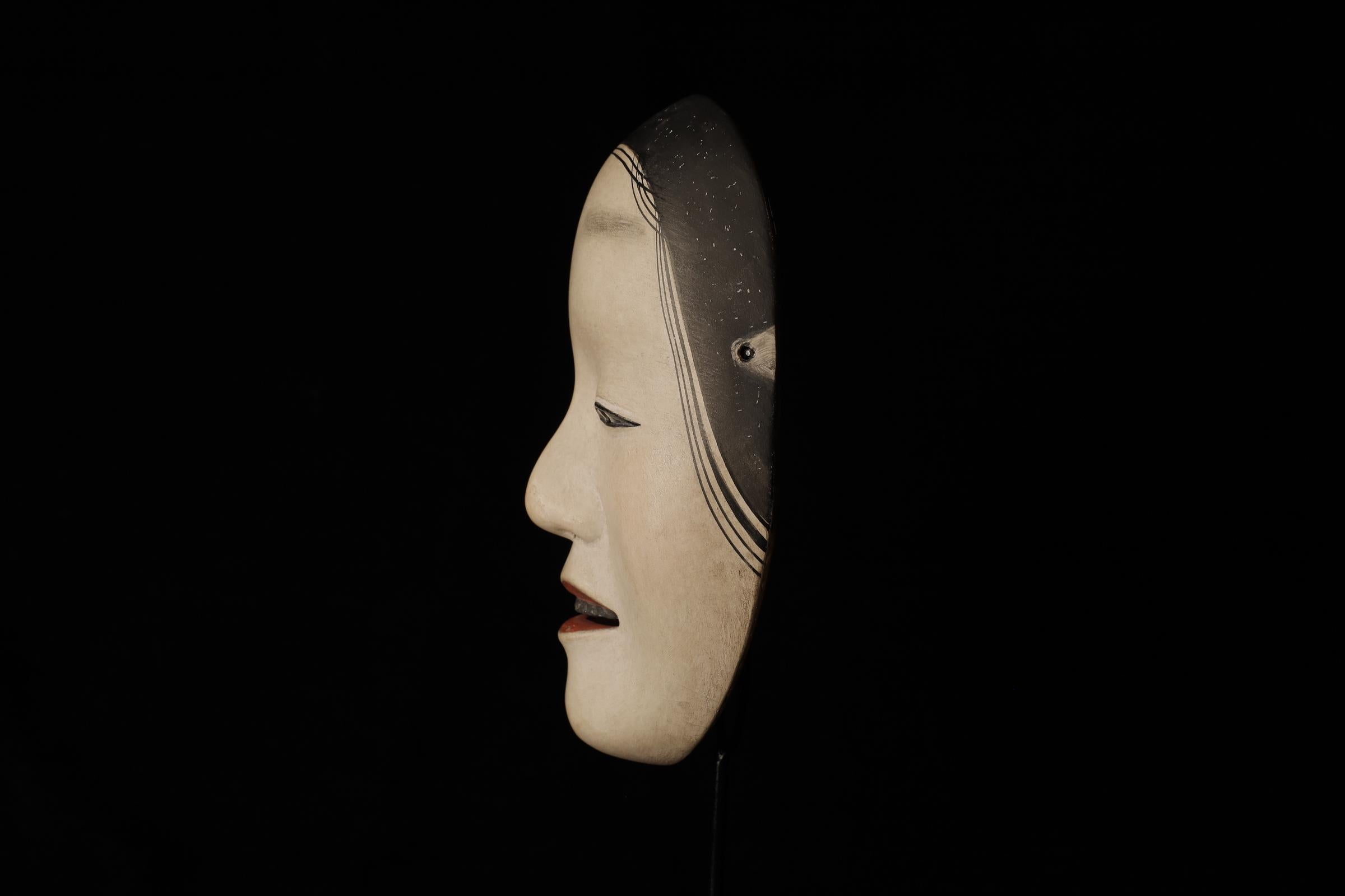 Japanese Noh Mask of Zō-onna (増女) - noble young woman For Sale 1