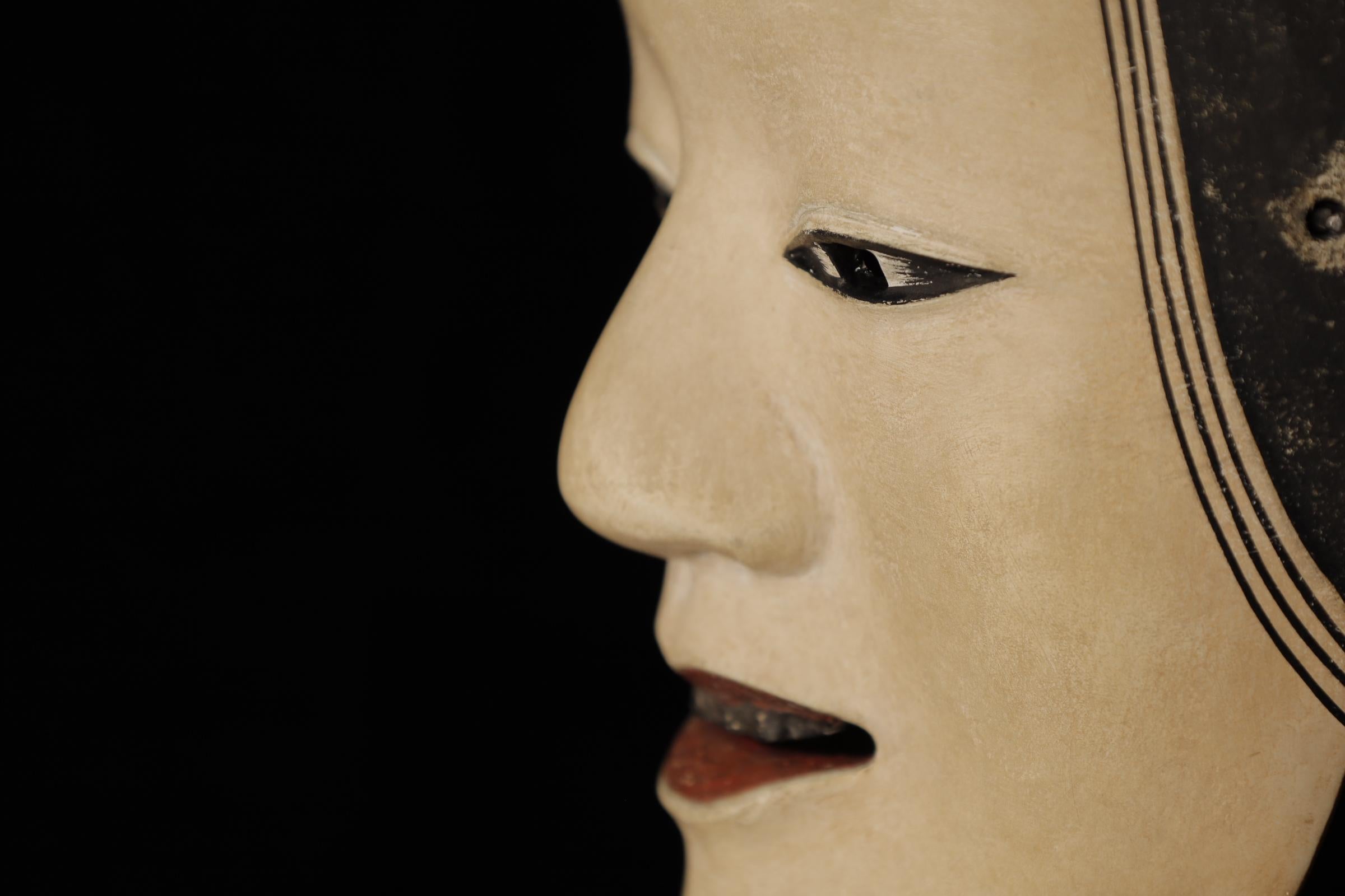 Japanese Noh Mask of Zō-onna (増女) - noble young woman For Sale 1