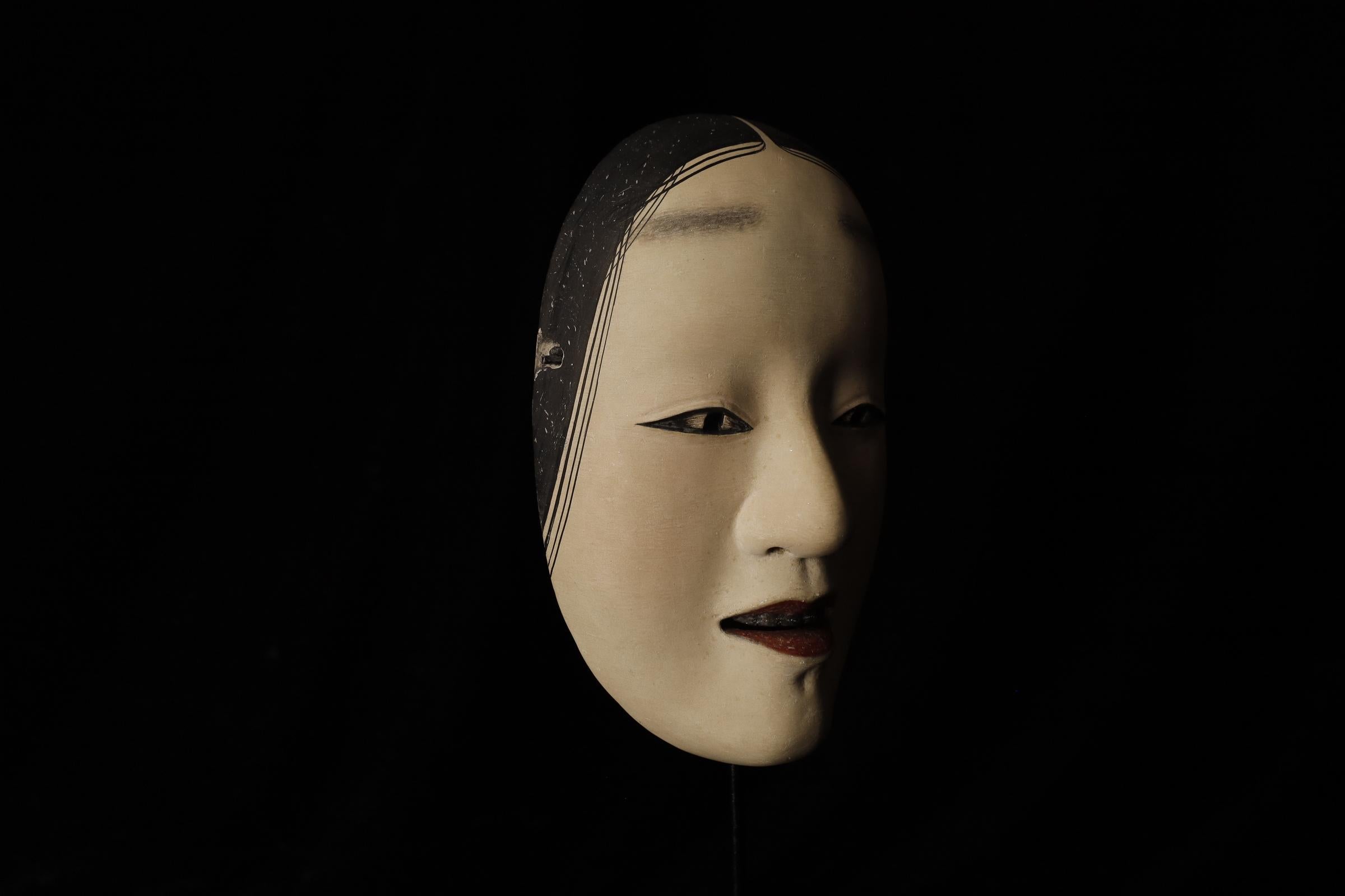 Japanese Noh Mask of Zō-onna (増女) - noble young woman For Sale 2