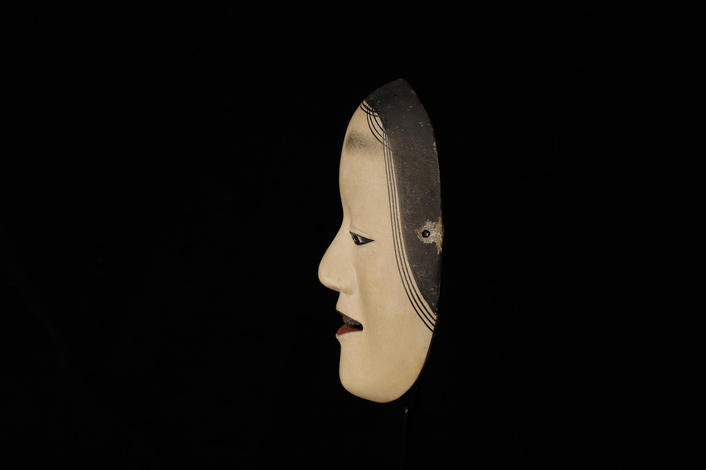 Japanese Noh Mask of Zō-onna (増女) - noble young woman For Sale 2