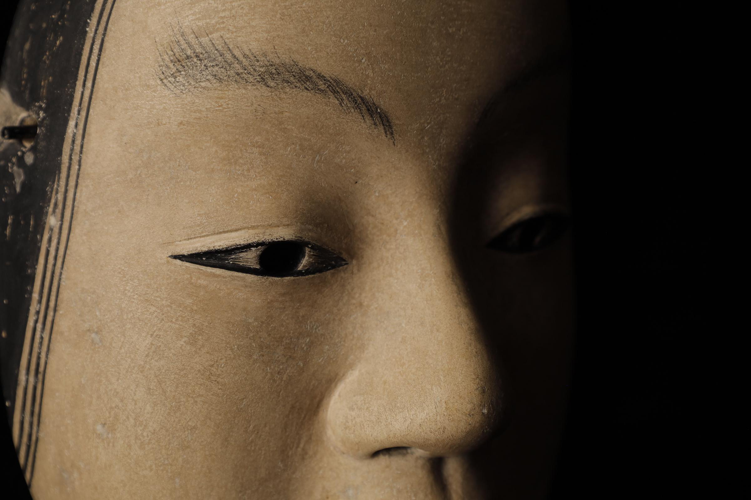 Japanese Noh Theater Mask of a young boy Kashikobito (賢人) For Sale 3
