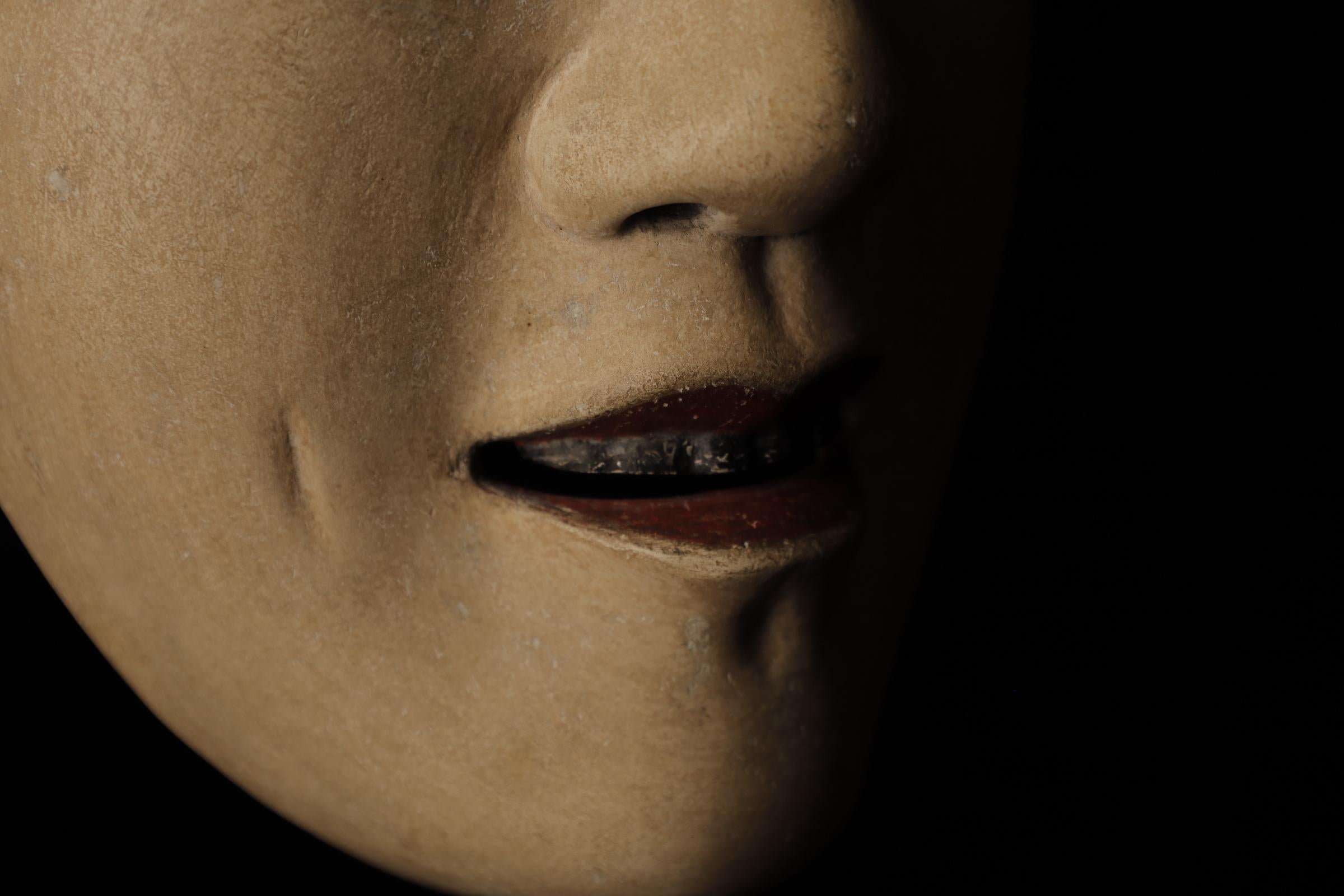 Japanese Noh Theater Mask of a young boy Kashikobito (賢人) For Sale 4