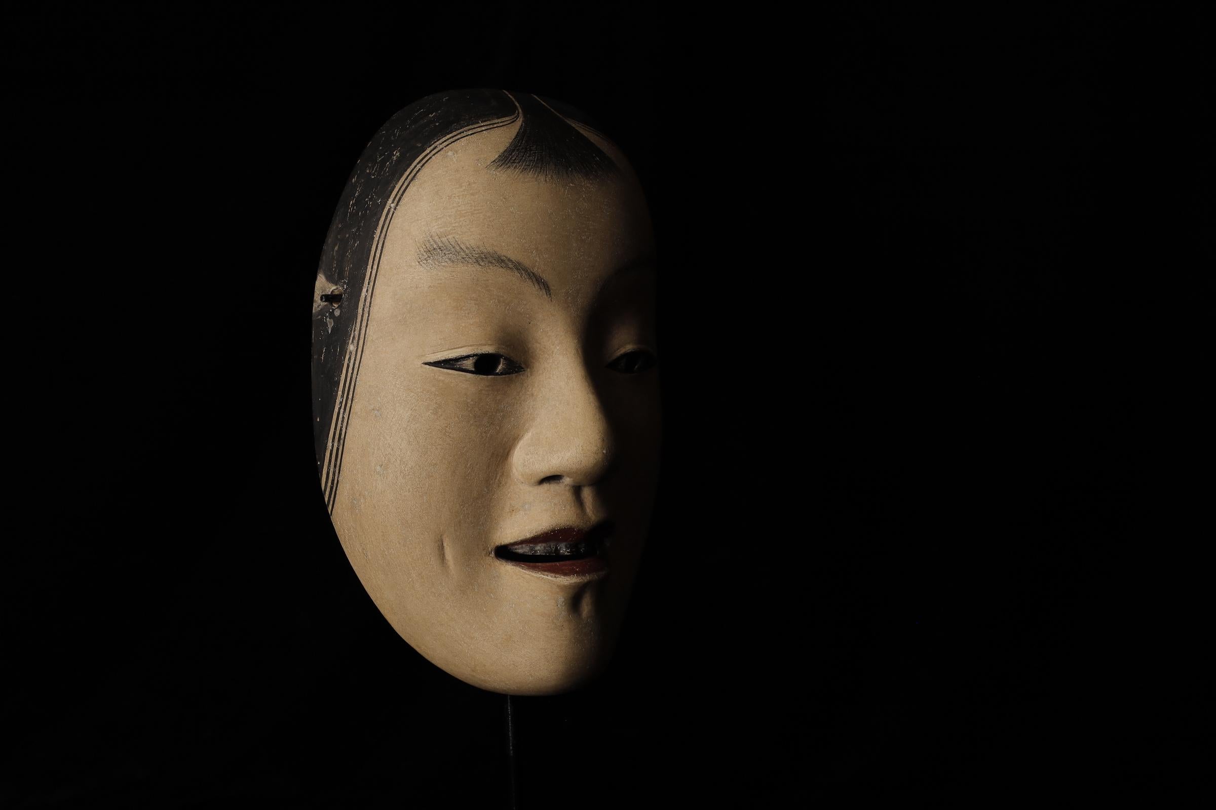 Japanese Noh Theater Mask of a young boy Kashikobito (賢人) For Sale 2