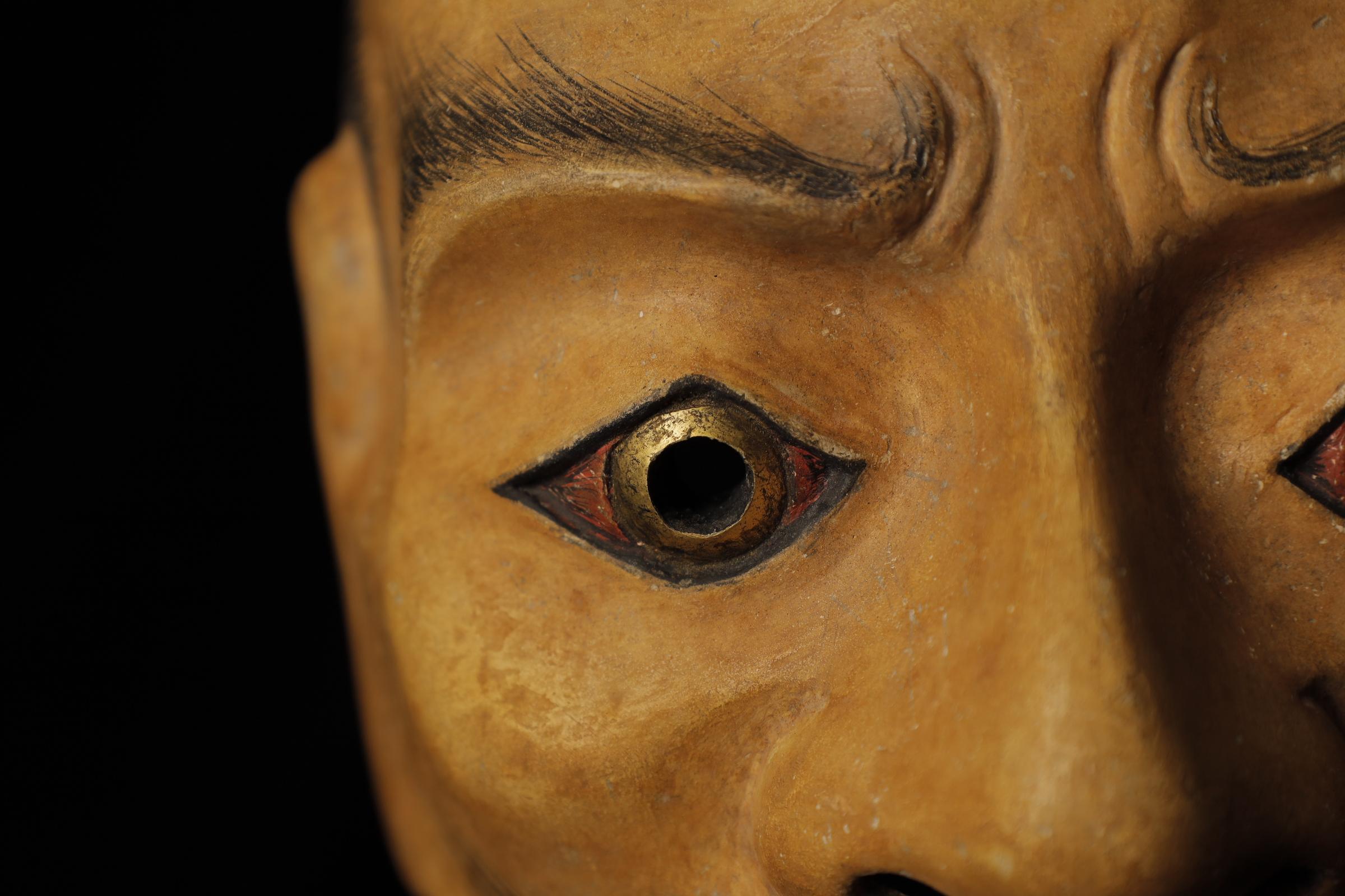 Showa Théâtre japonais Noh Taka (鷹) Masque. Attribué à Takada Fuki (高田 冨季, 1935-2008) en vente