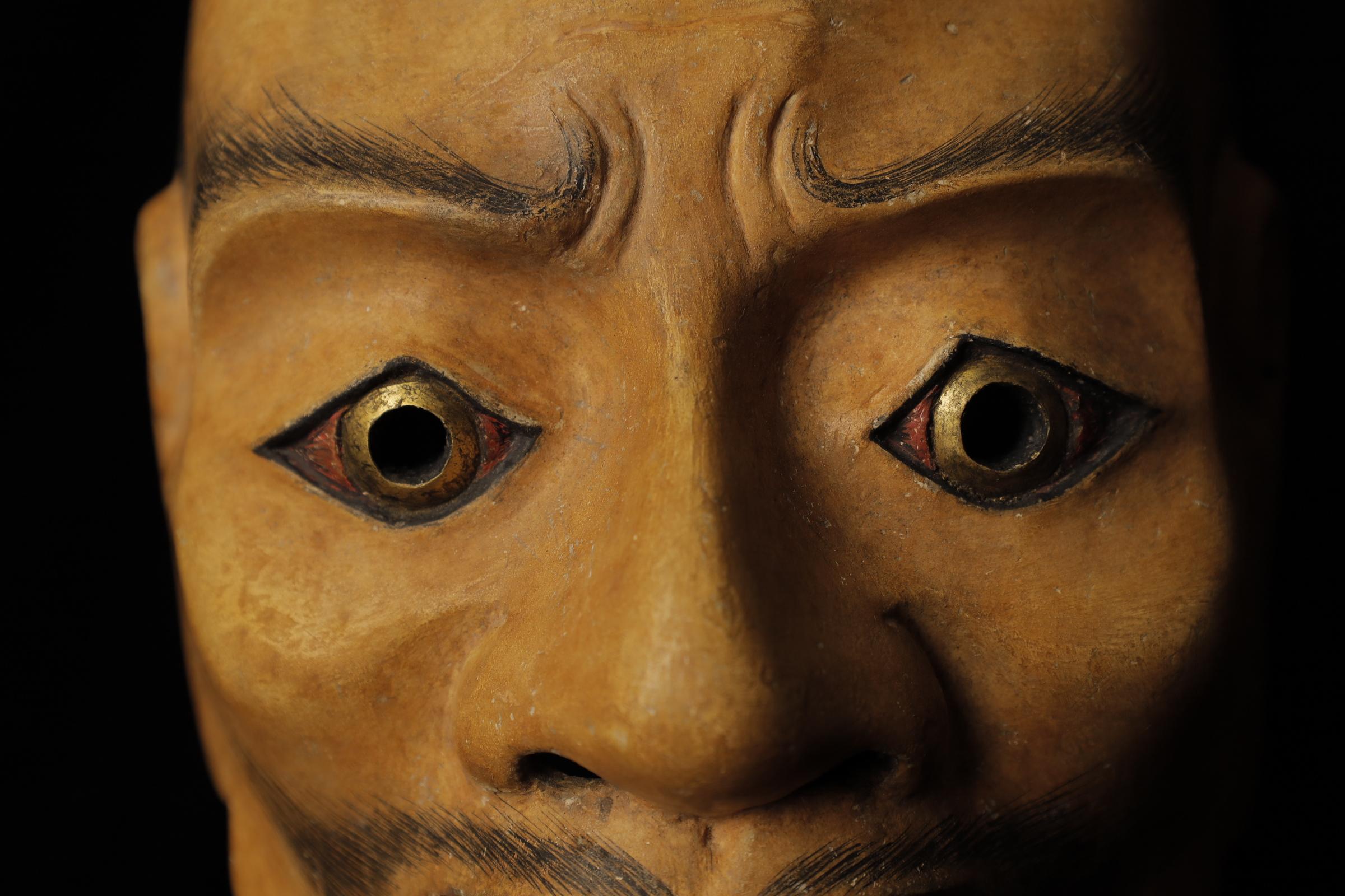Japonais Théâtre japonais Noh Taka (鷹) Masque. Attribué à Takada Fuki (高田 冨季, 1935-2008) en vente