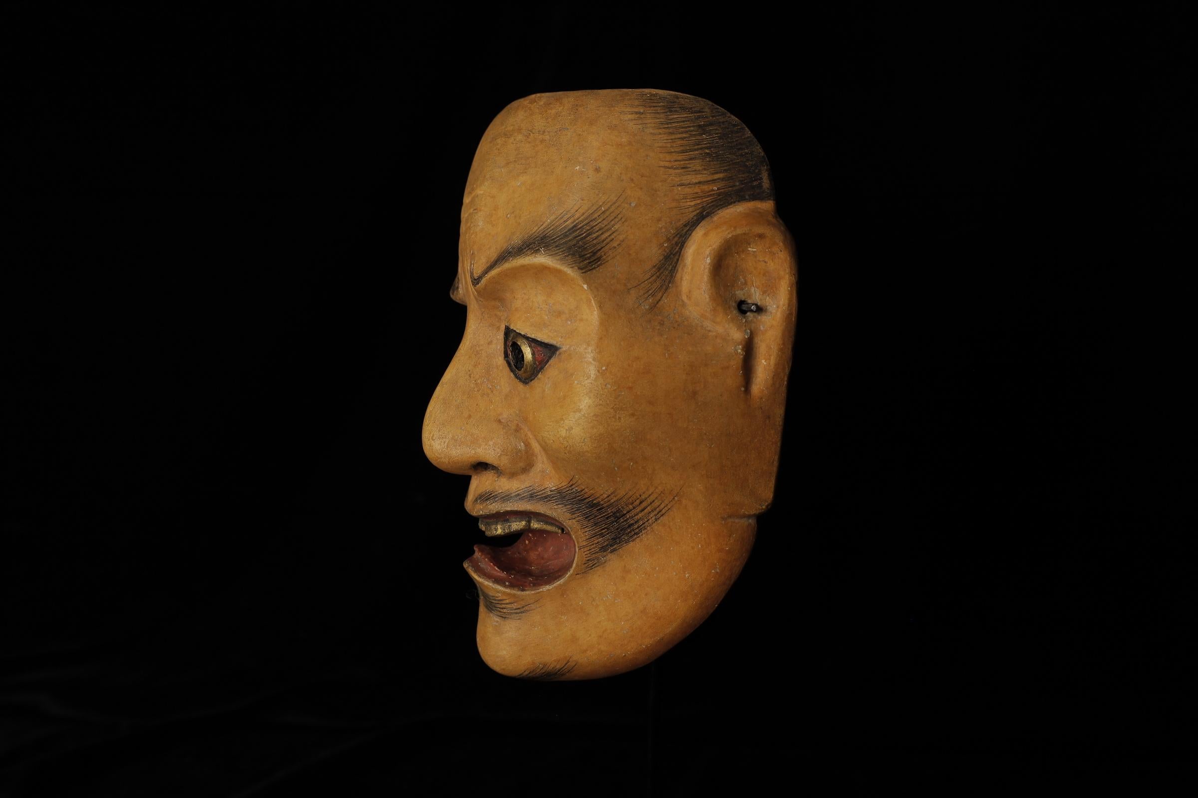 Théâtre japonais Noh Taka (鷹) Masque. Attribué à Takada Fuki (高田 冨季, 1935-2008) en vente 1