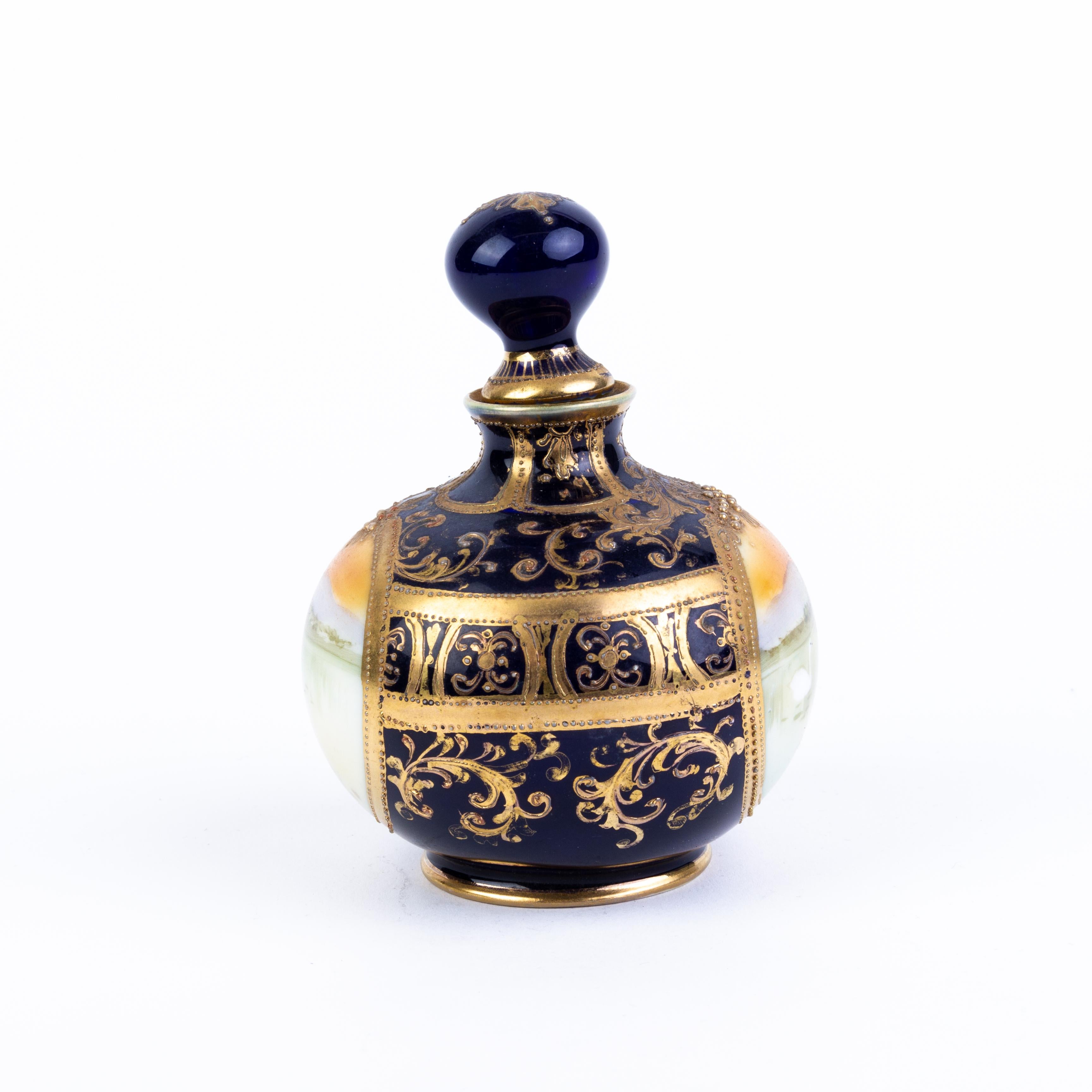 Japanese Noritake Fine gilt Porcelain Art Deco Lidded Perfume Scent Bottle
Good condition
From a private collection.
Free international shipping.