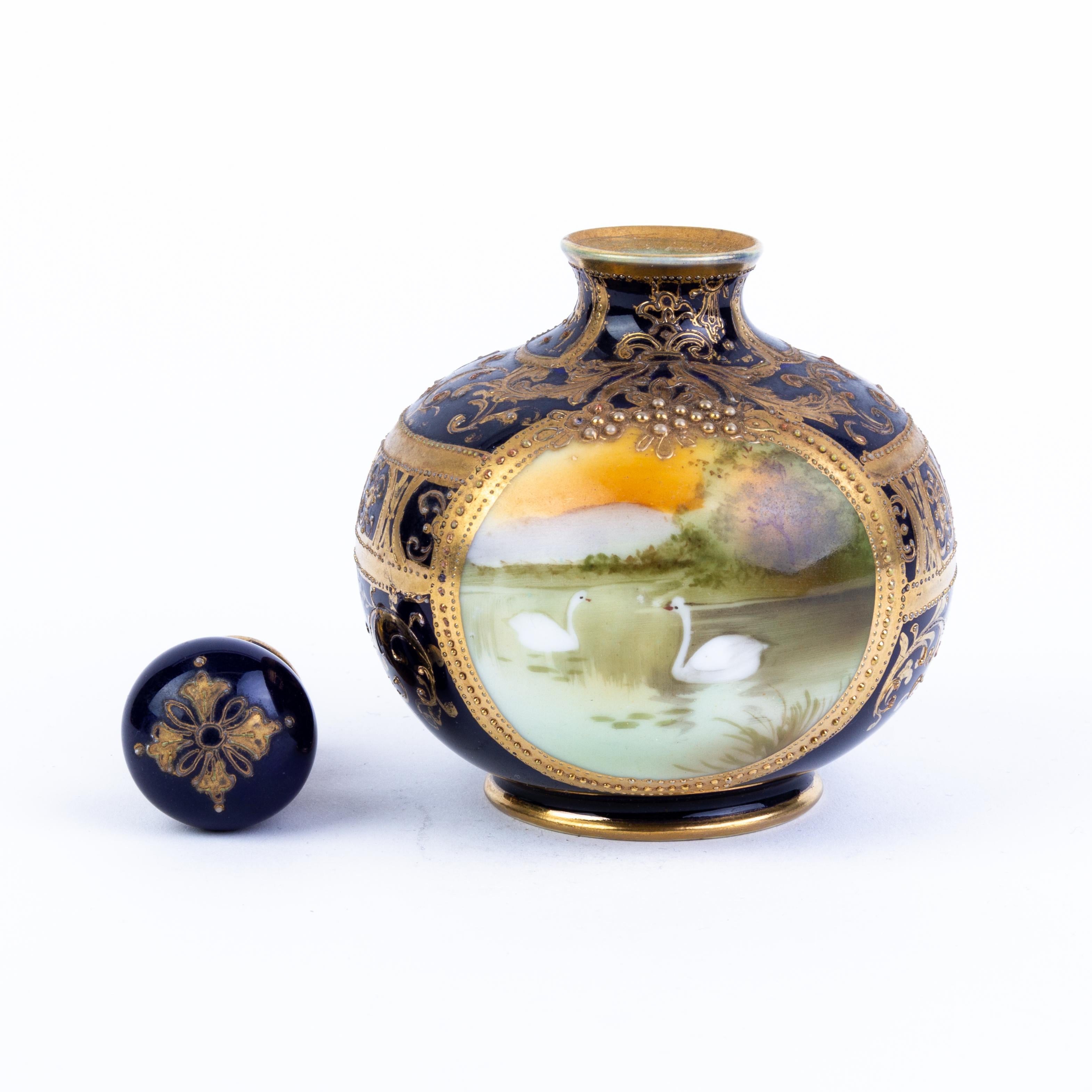 Japanese Noritake Fine Gilt Porcelain Art Deco Lidded Perfume Scent Bottle In Good Condition For Sale In Nottingham, GB