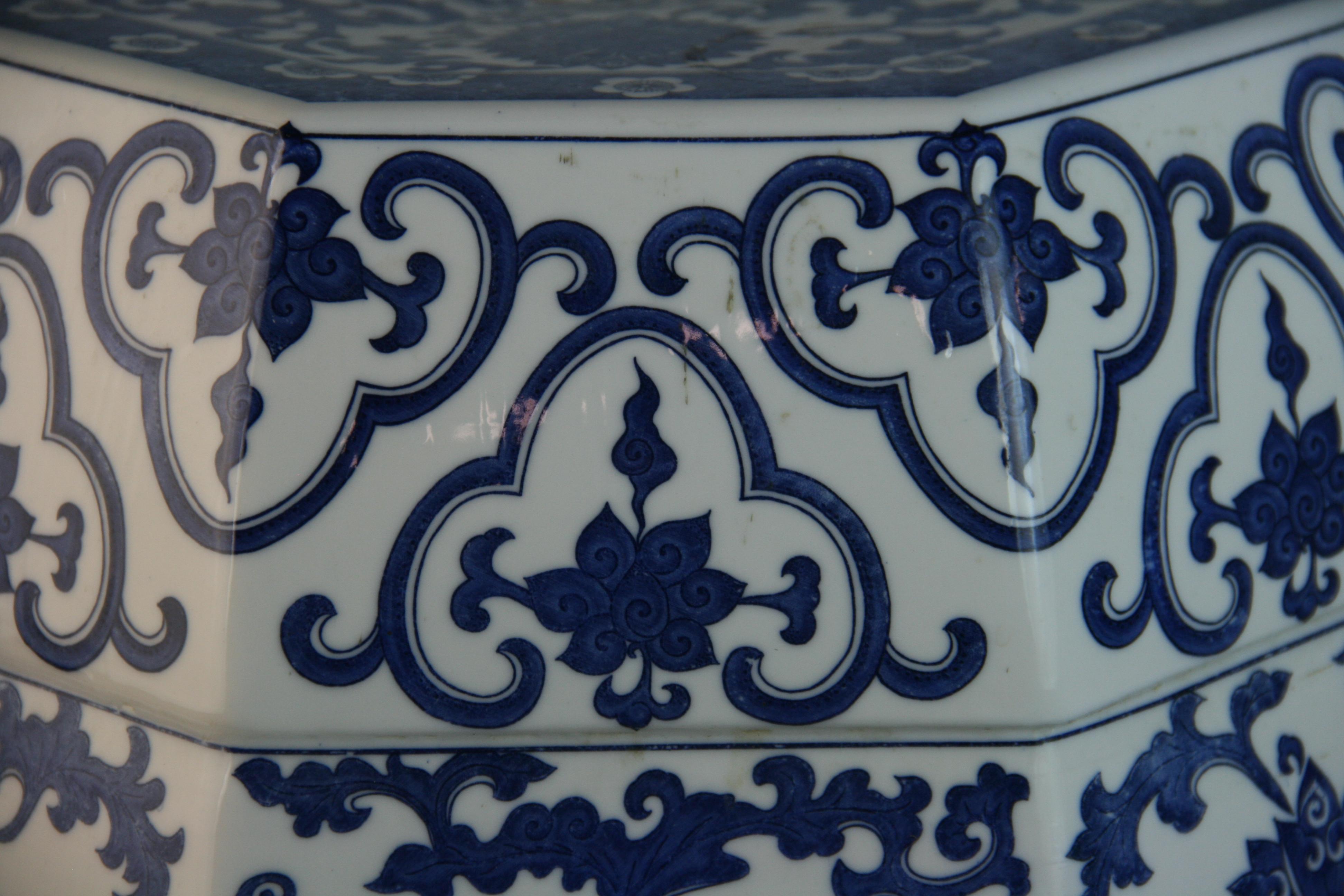 Japanese Octagonal Blue and White Ceramic Garden Table / Stool In Good Condition For Sale In Douglas Manor, NY