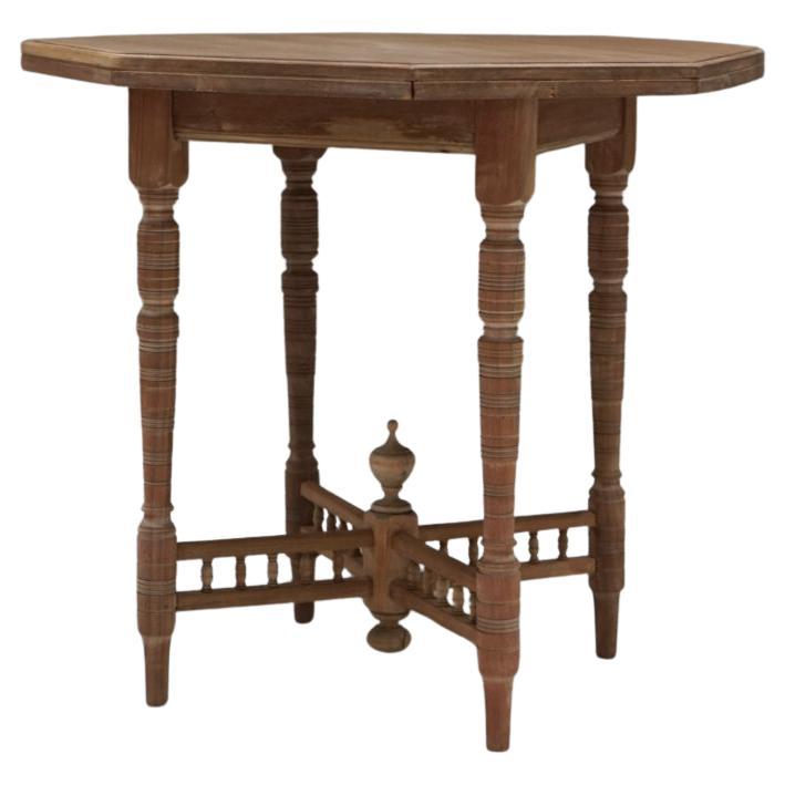 Japanischer achteckiger Tisch aus Sakura-Holz, 1920er-1940er Jahre im Angebot