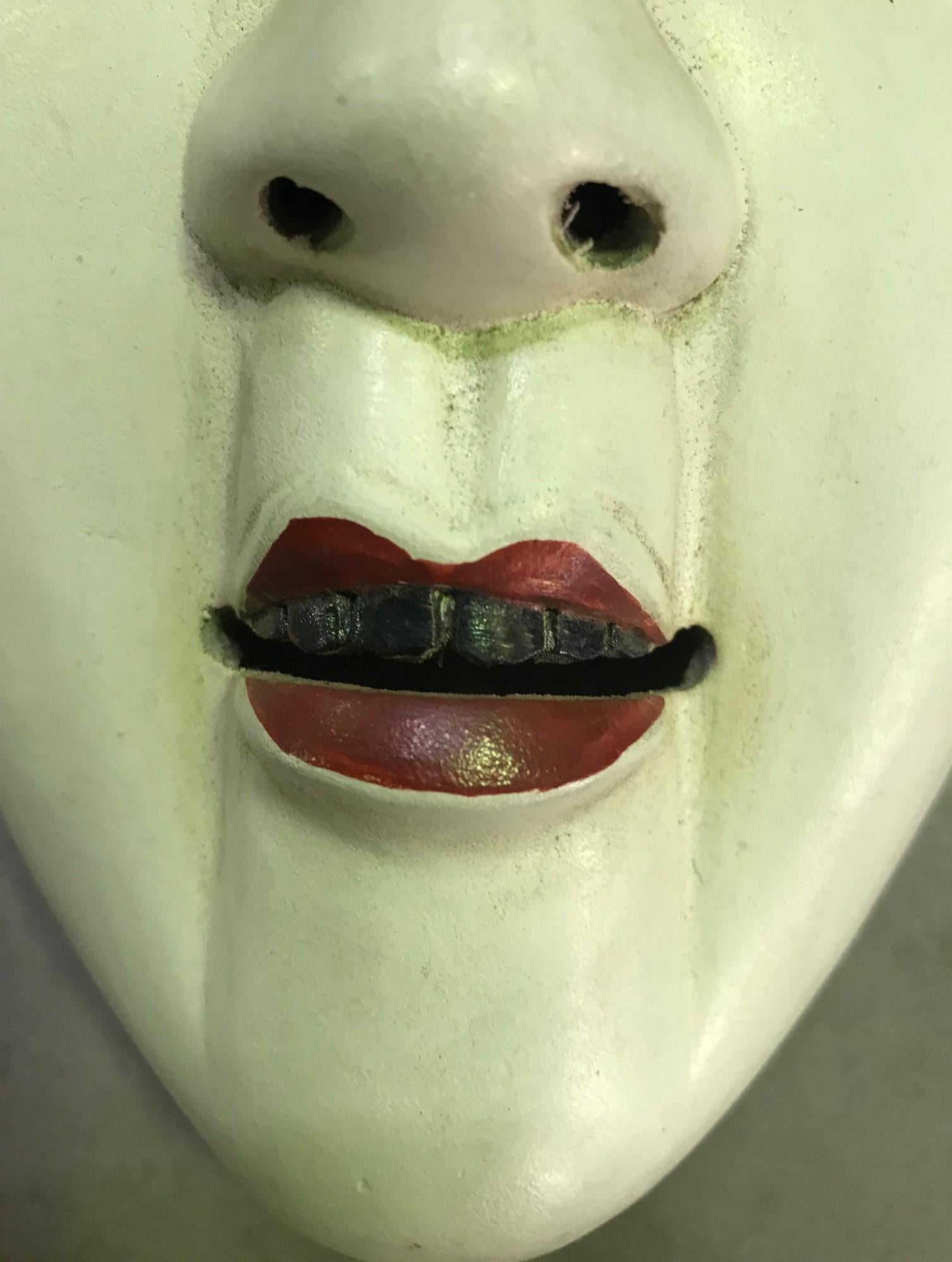 Showa Masque de théâtre japonais Okame Ko-Omote en bois sculpté Noh en vente